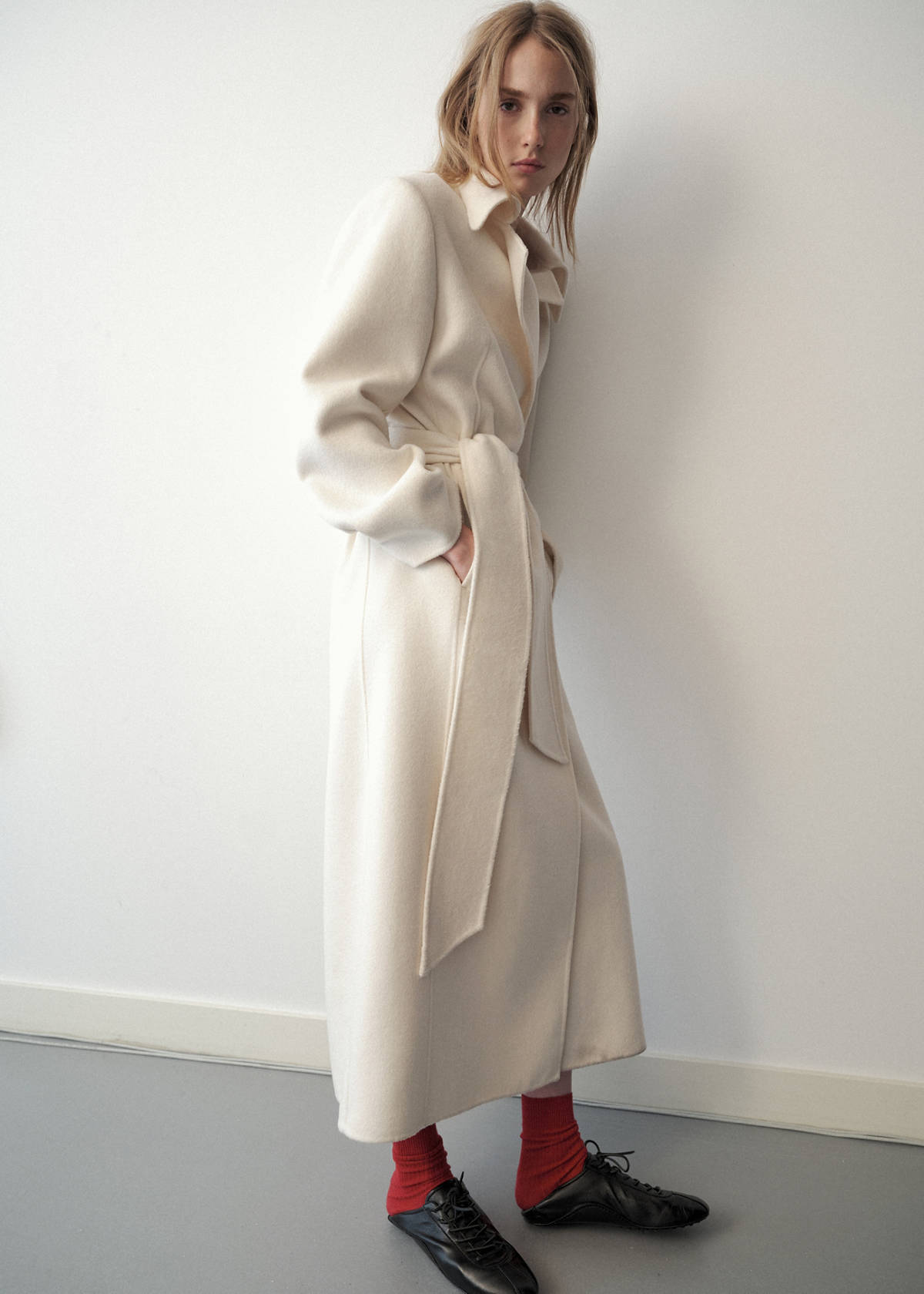 Woollen coat with belt — Off White