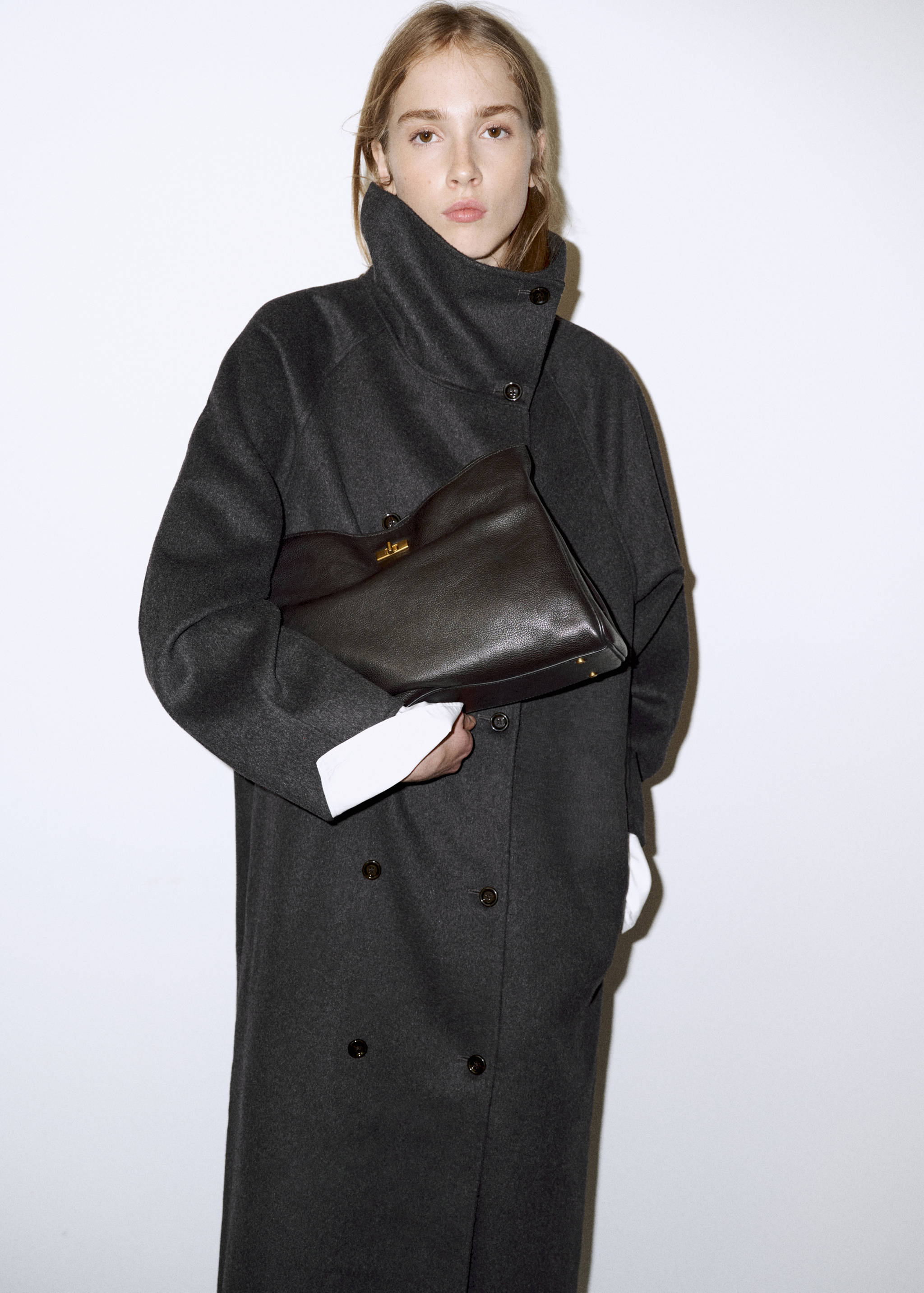 Manteau en laine avec écharpe amovible - Plan moyen