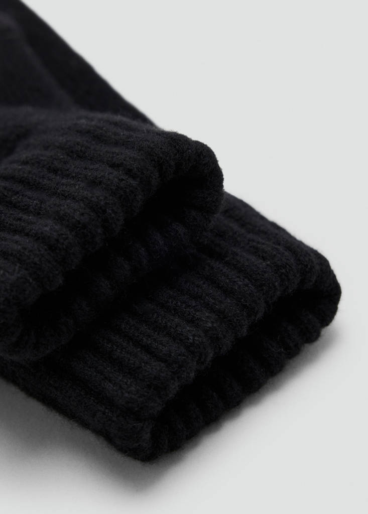 Knitted gloves — Black