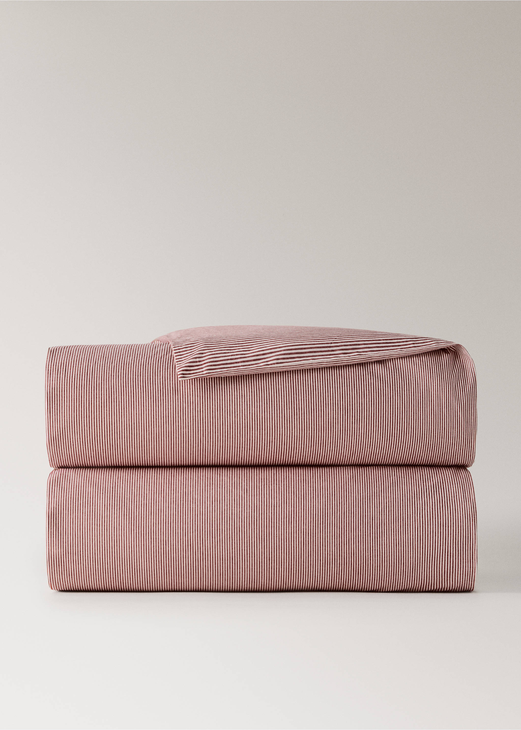 Red and white striped duvet cover in a still-life stack., Red. Ref: 37016334-00.