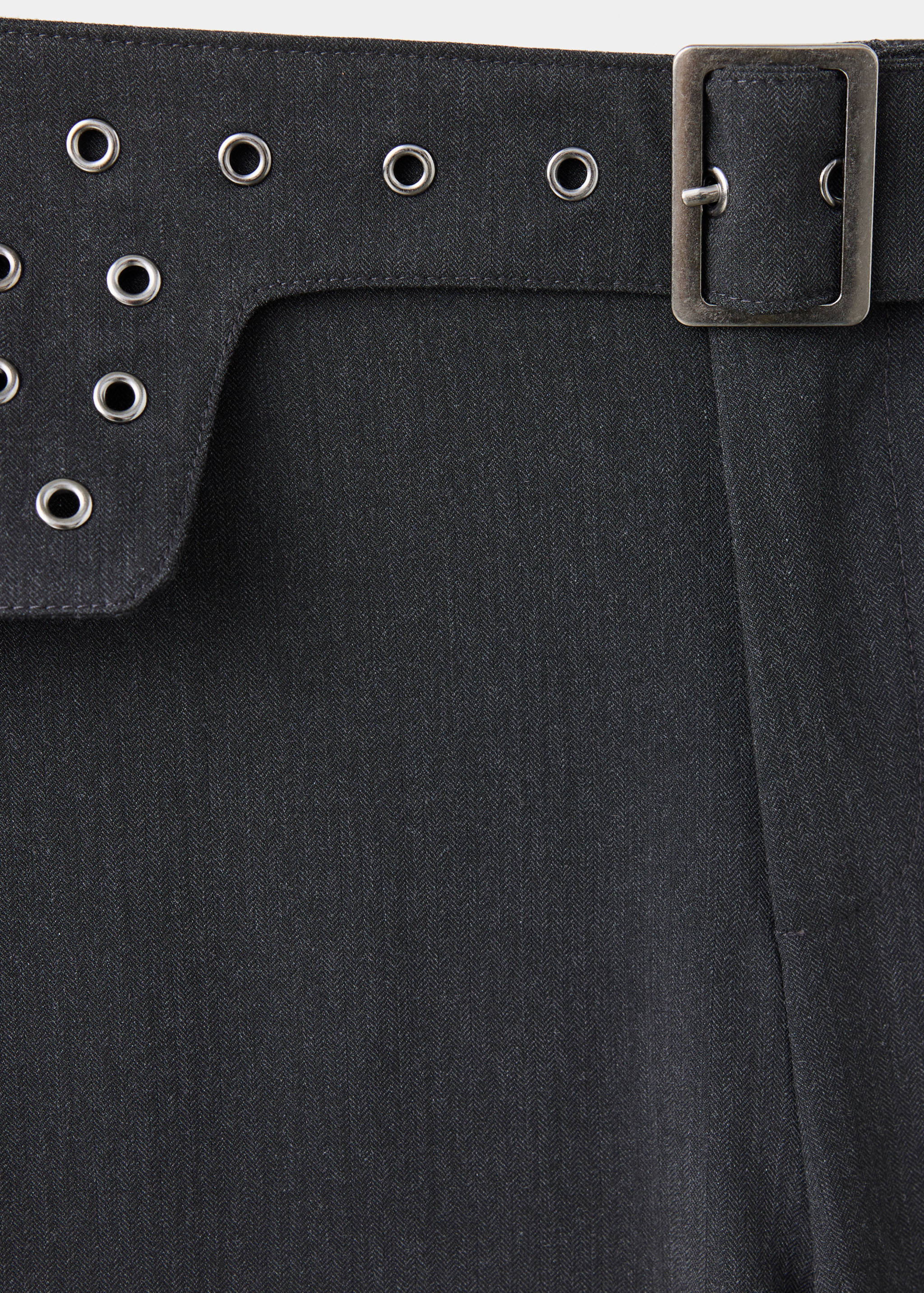 Eyeletted trousers with a belt - Details of the article 8