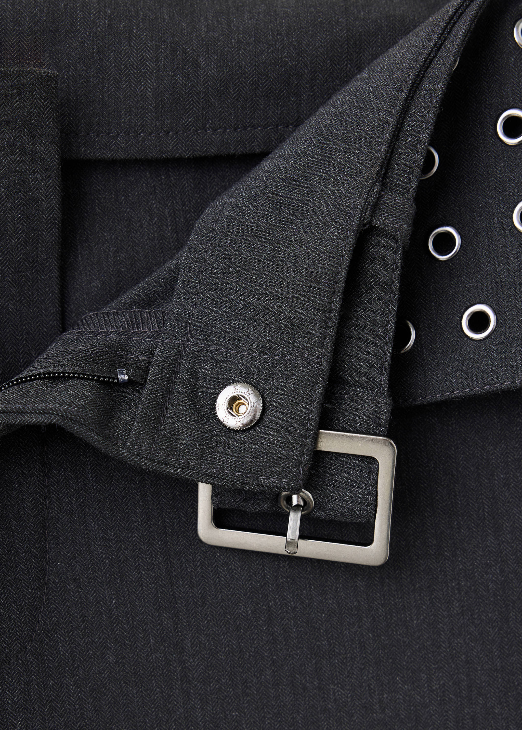 Eyeletted trousers with a belt - Details of the article 0