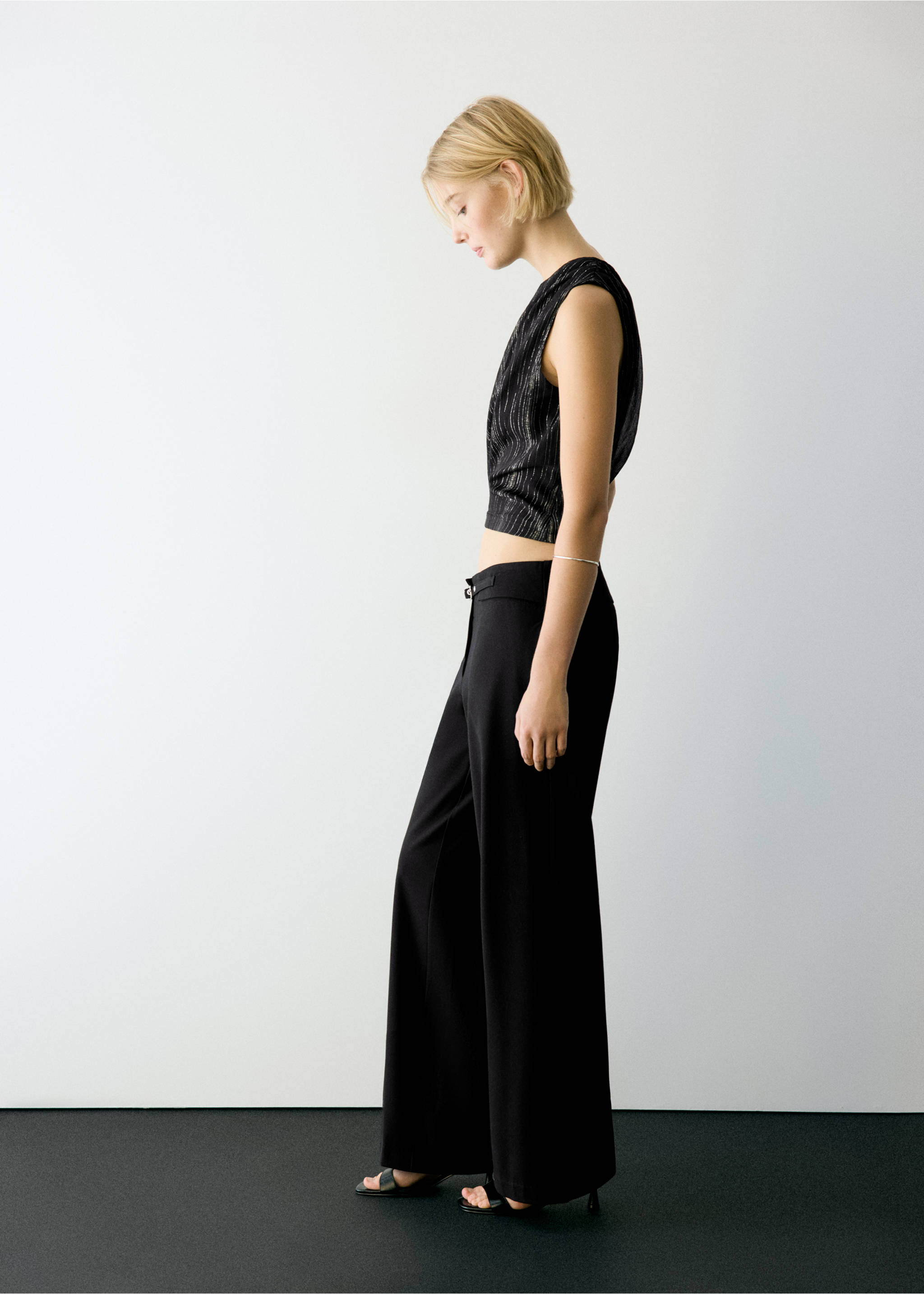 Belt straight-fit trousers - Medium plane, Black. Ref: 37016345-00.