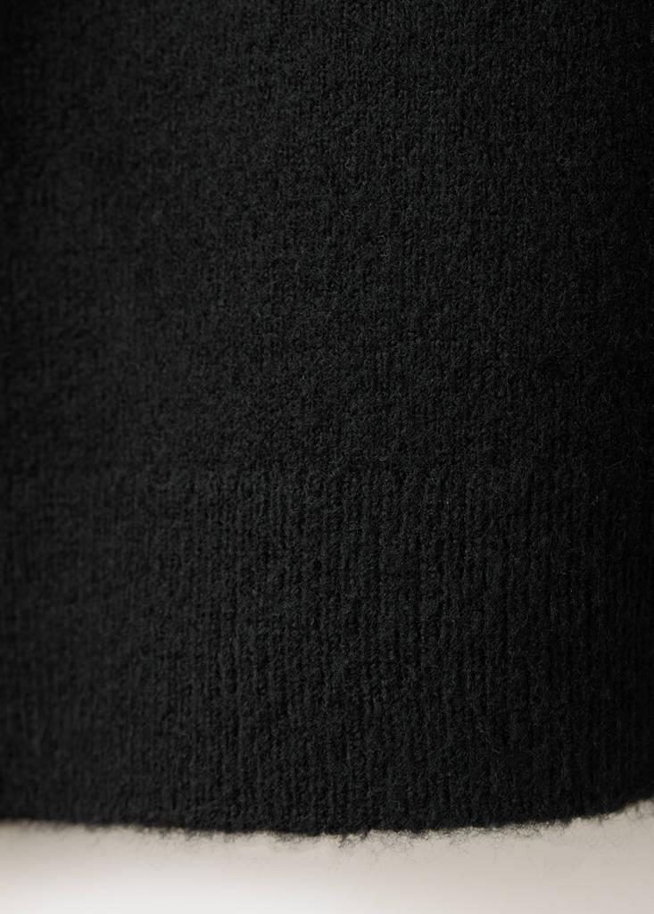 Knitted sweater with shimmer detail on the shoulders — Black