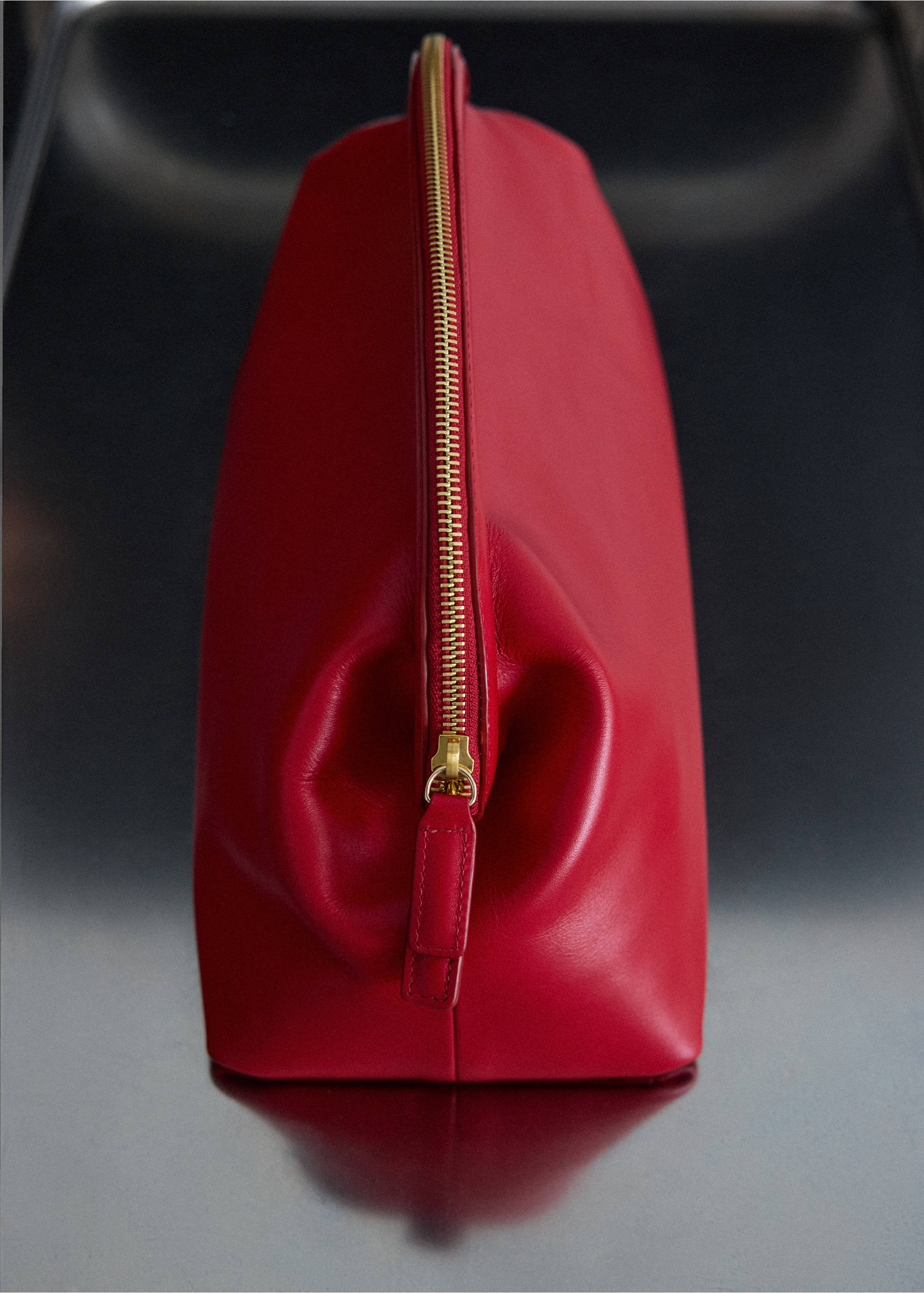 Leather clutch bag - Details of the article 5, Red. Ref: 37016366-00.