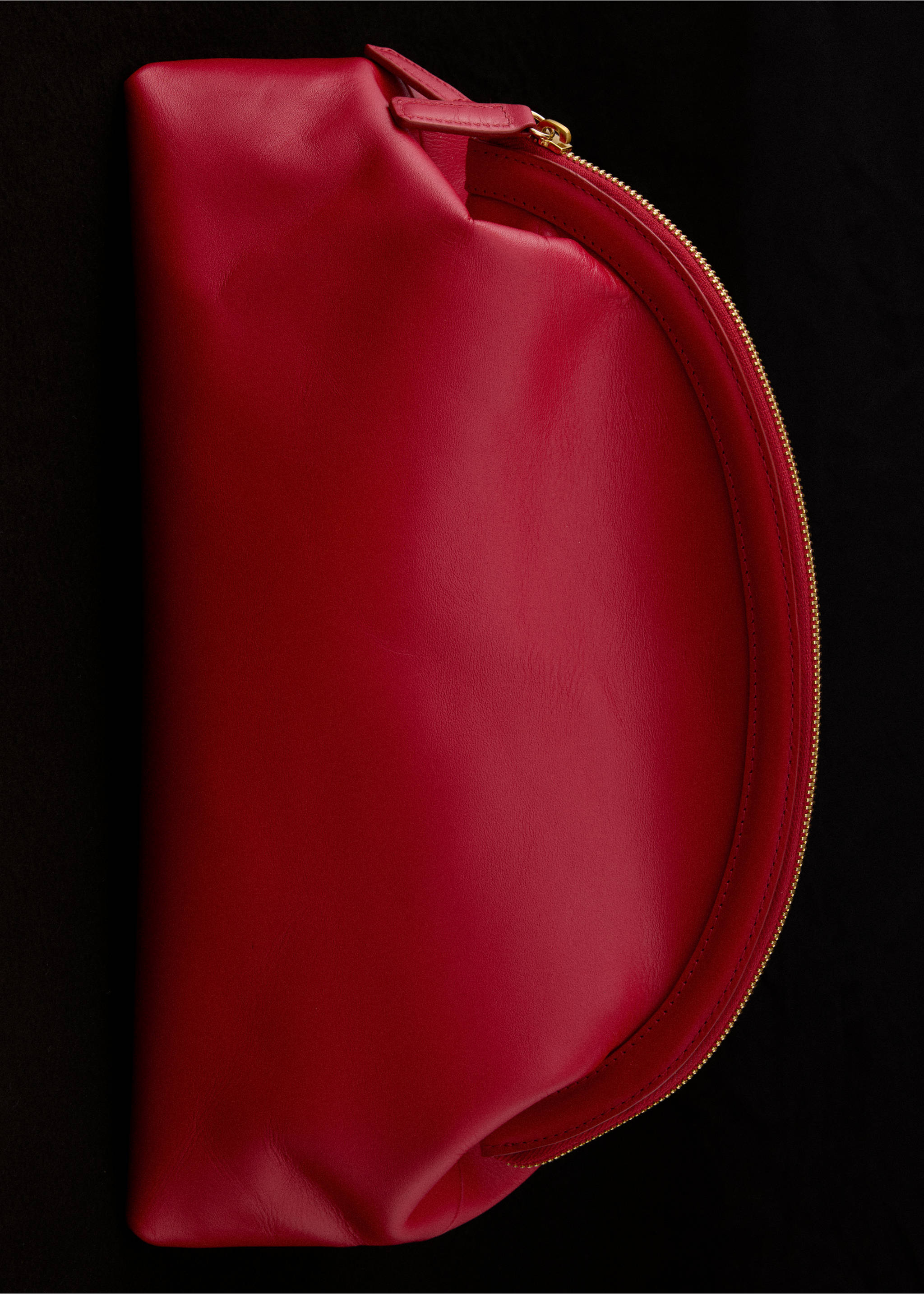 Leather clutch bag - Details of the article 6, Red. Ref: 37016366-00.