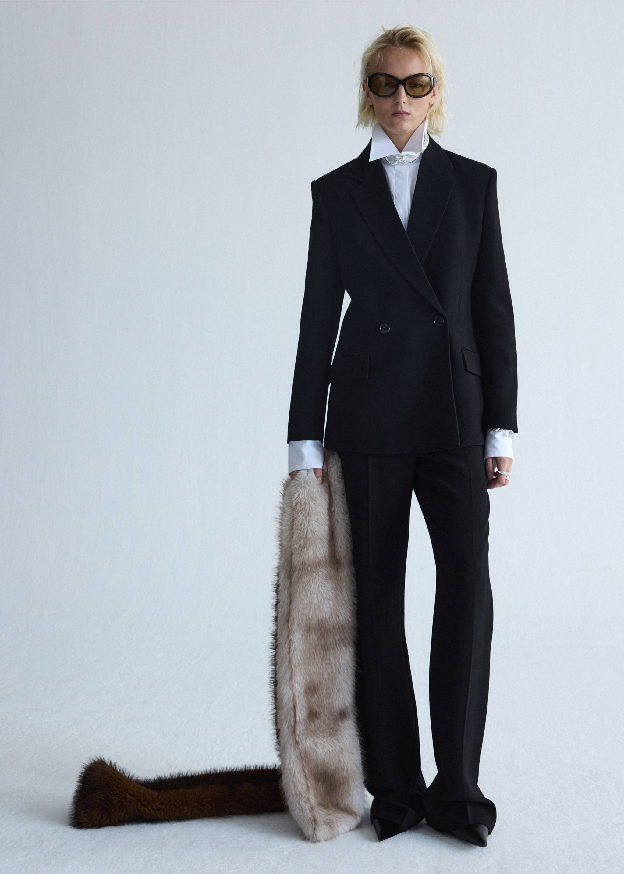 Straight suit trousers - Details of the article 3, Black. Ref: 37016369-00.