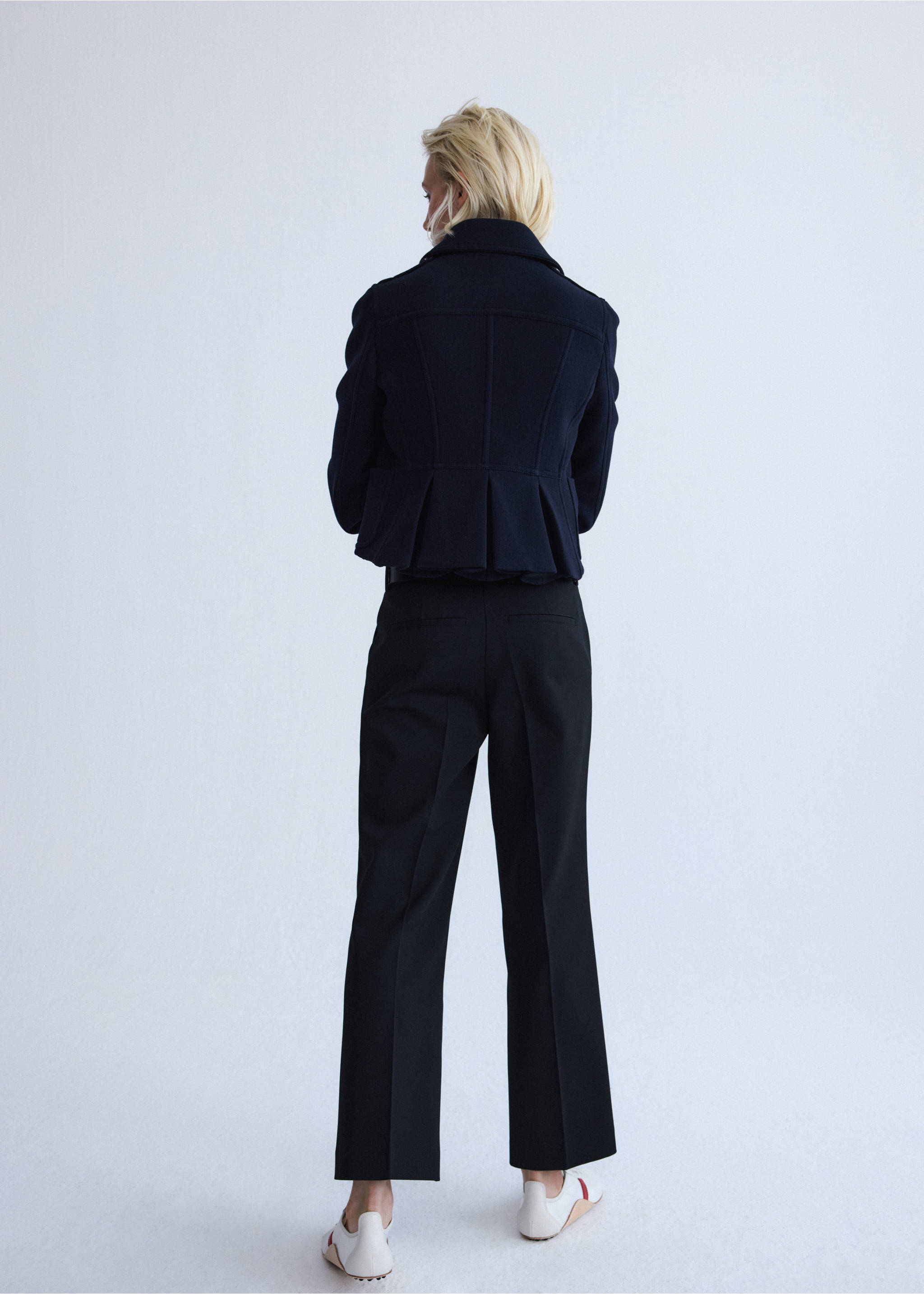 Low-rise cropped trousers - Reverse of the article, Black. Ref: 37016372-00.