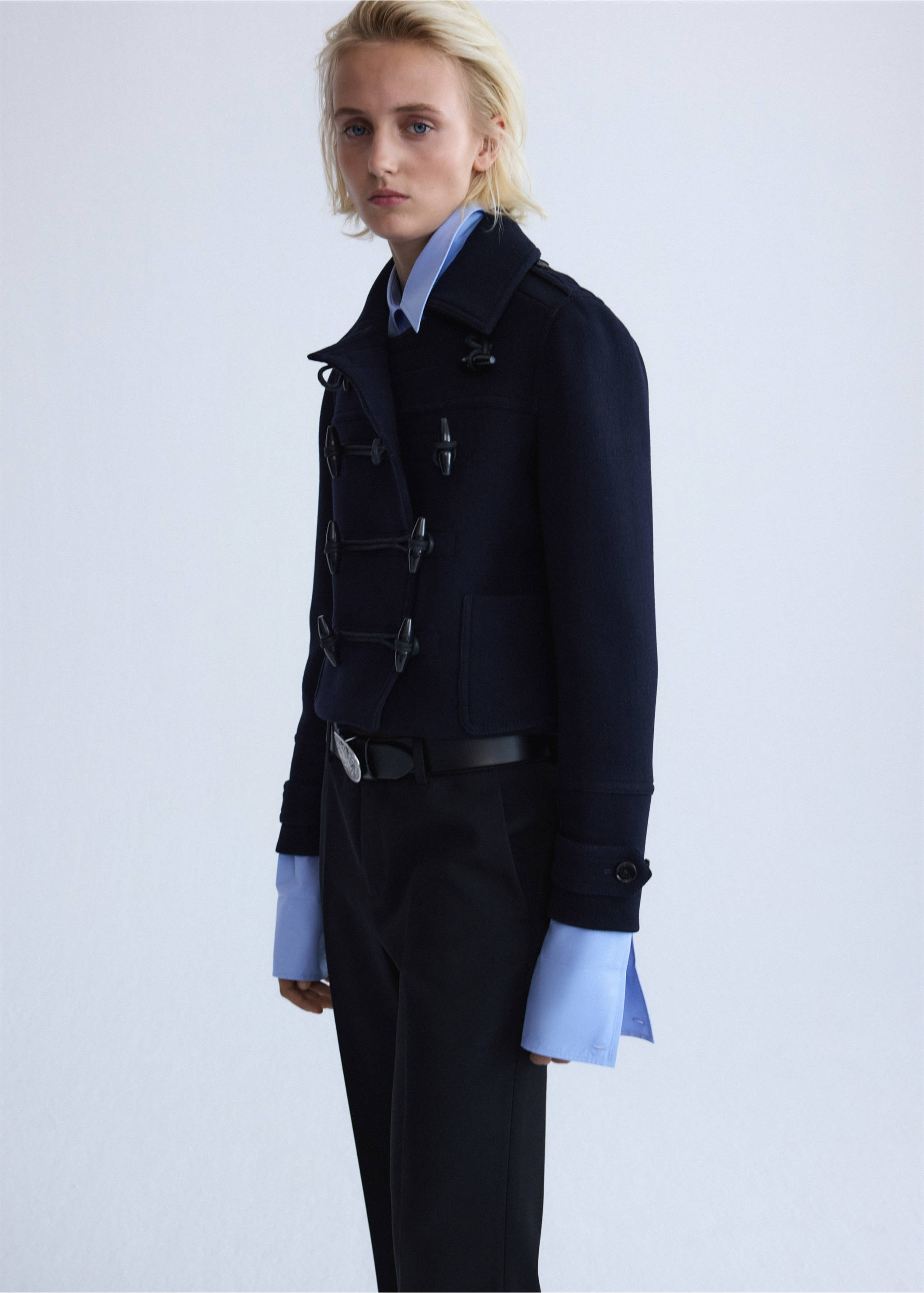 Low-rise cropped trousers - Details of the article 1, Black. Ref: 37016372-00.