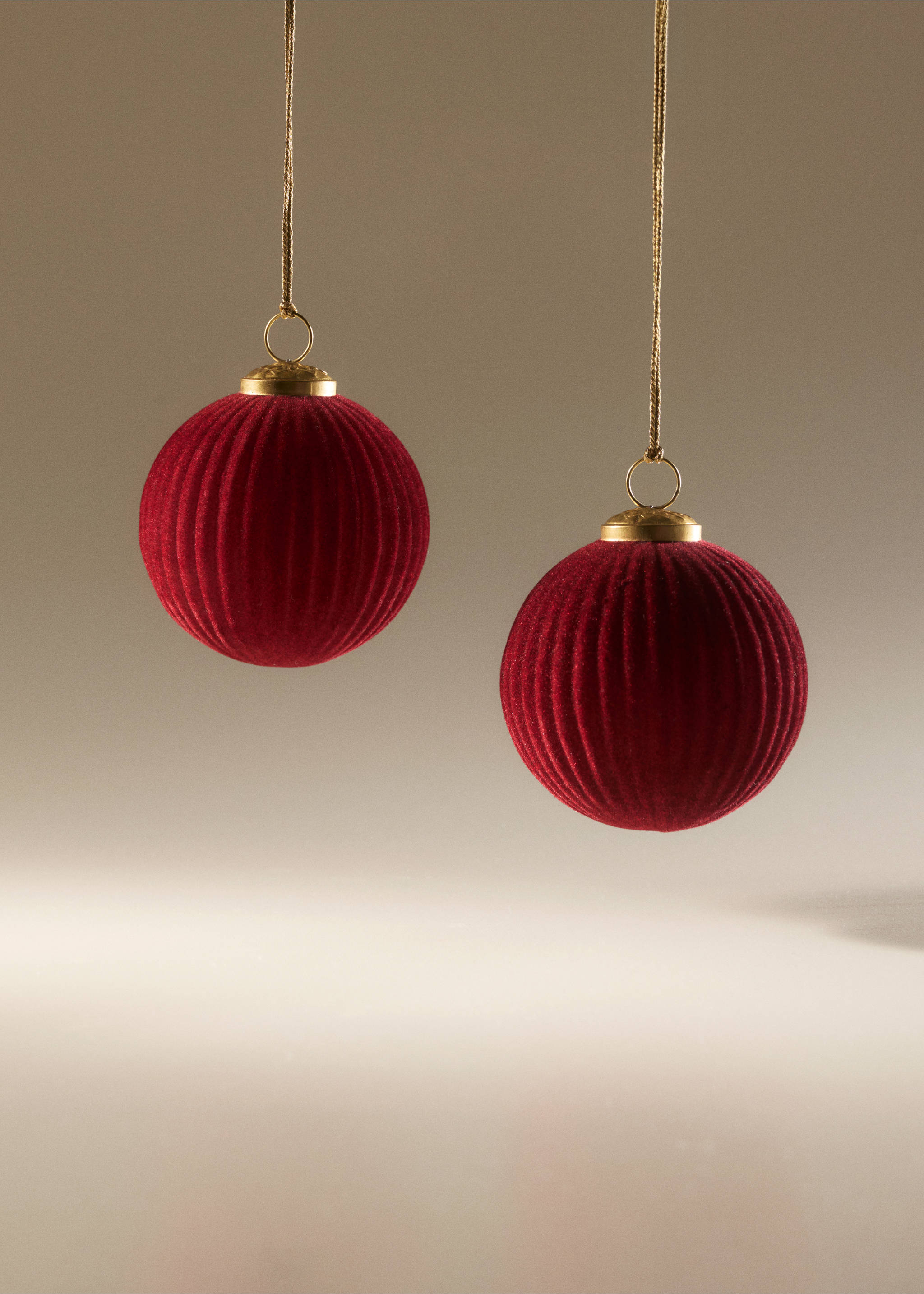 Décoration sapin boule de Noël - Plan général, Rouge. Ref: 37016733-00.