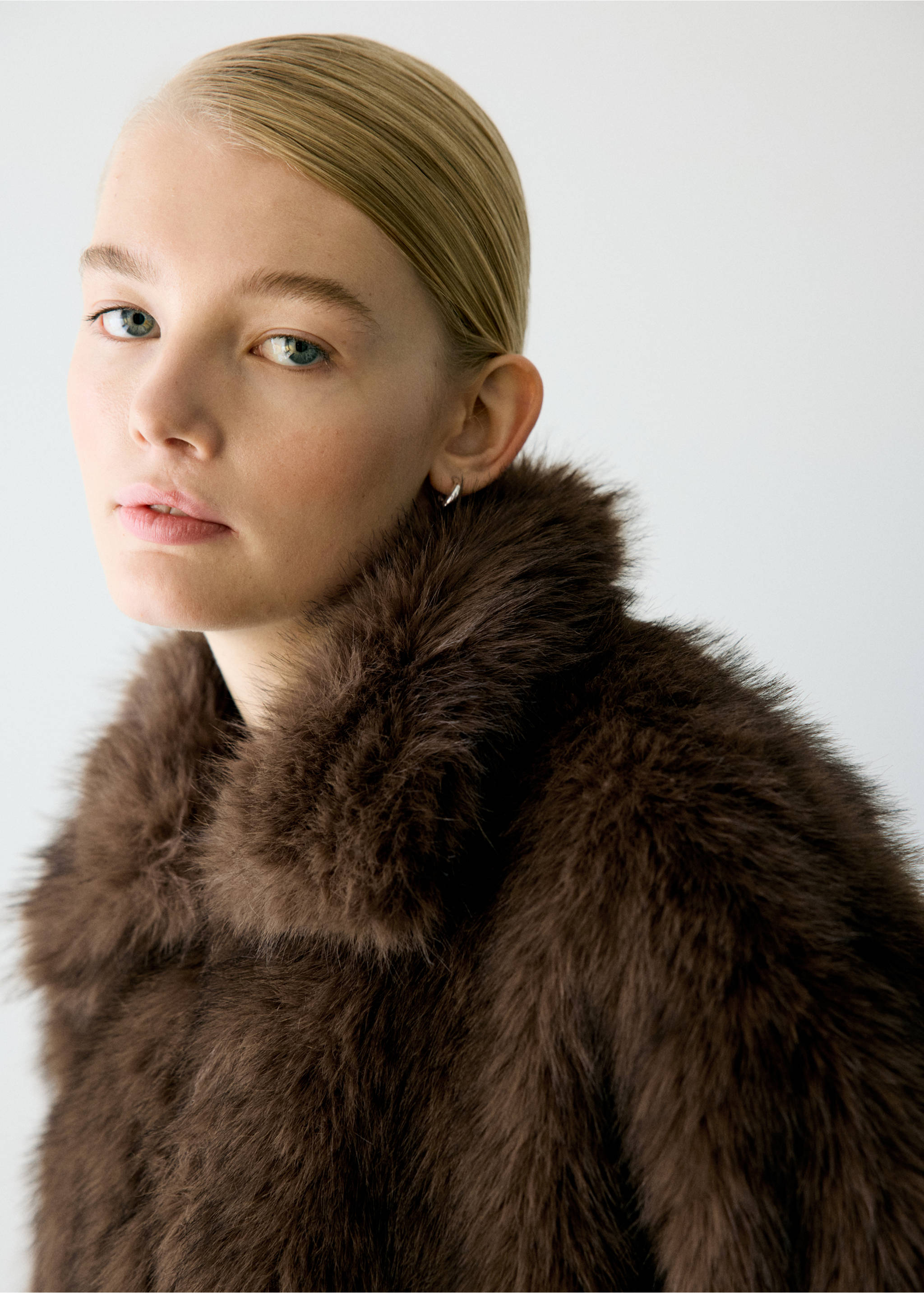 Coat volga - Details of the article 1, Brown. Ref: 37016748-00.