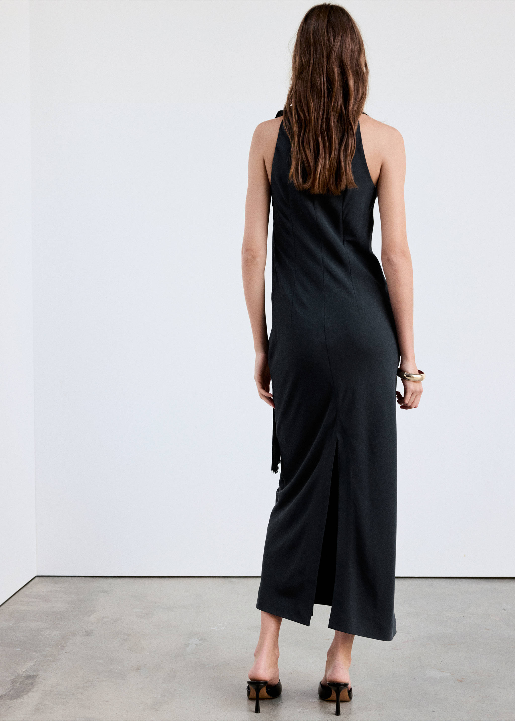 Drape-neck dress with scarf collar - Reverse of the article, Charcoal. Ref: 37017117-00.
