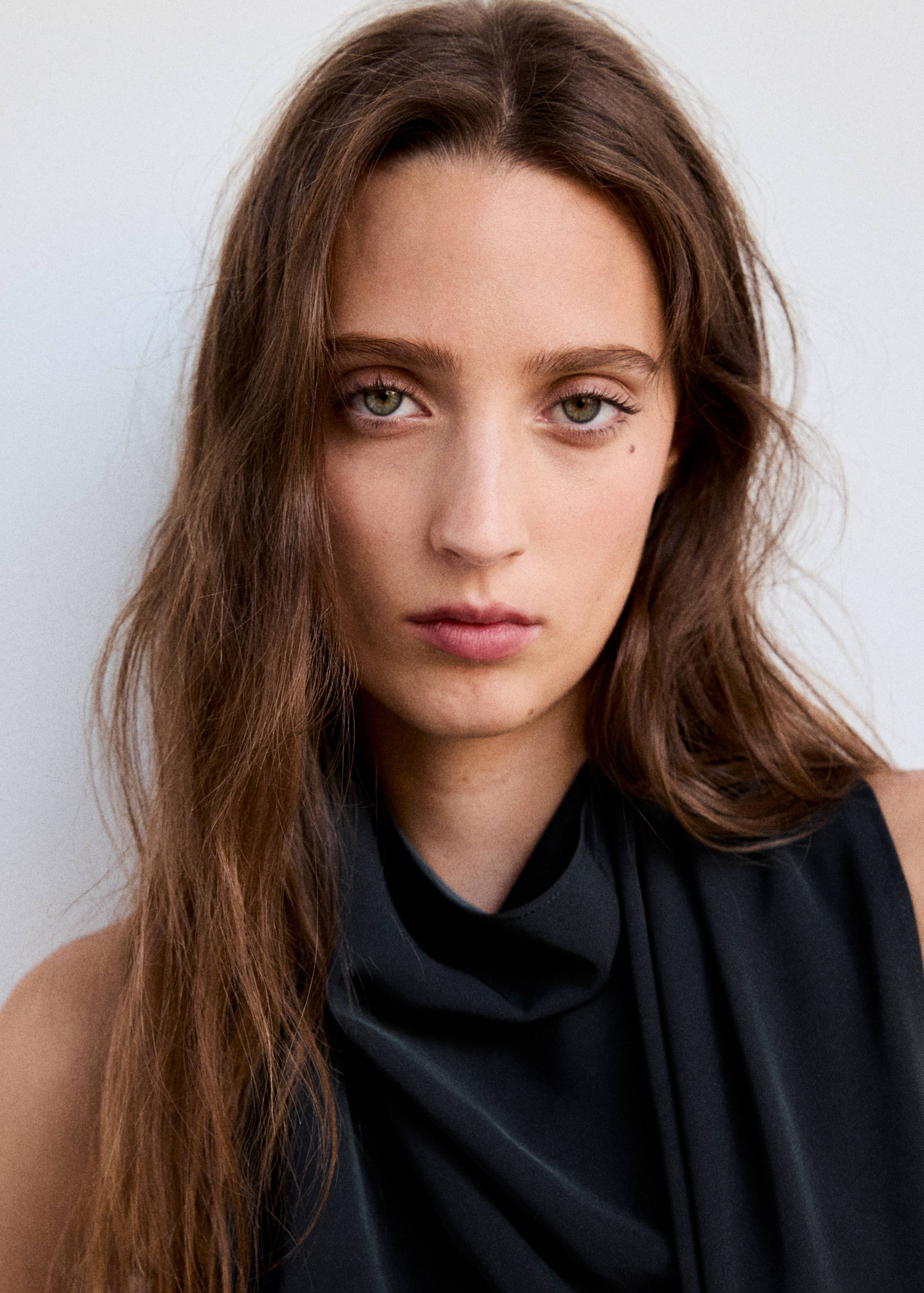 Drape-neck dress with scarf collar - Details of the article 1
