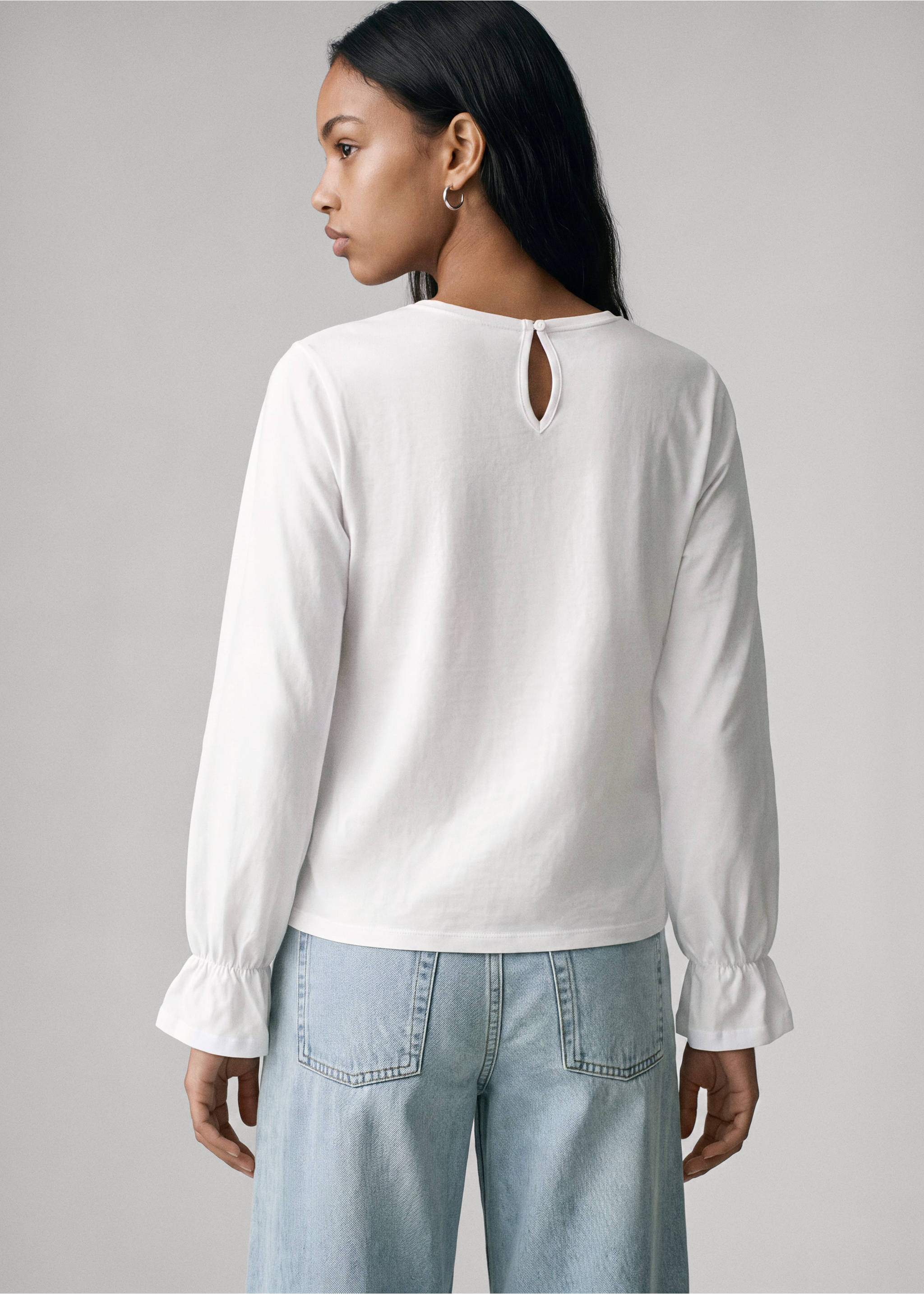 White long-sleeved t-shirt with a back button teardrop cutout and ruffled cuffs, back view., Off White. Ref: 37017127-00.
