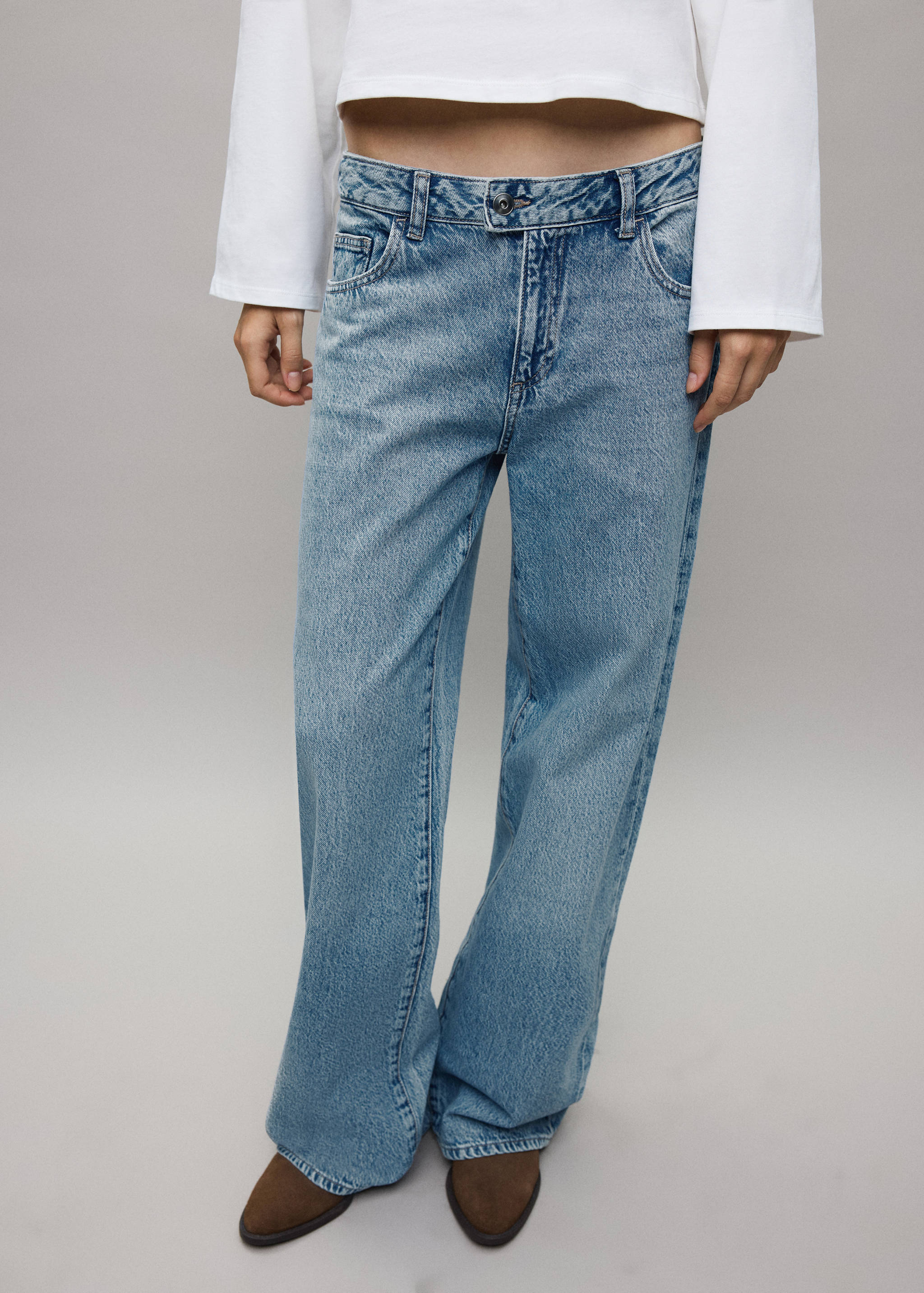 Wide-leg jeans with crossover closure - Details of the article 3