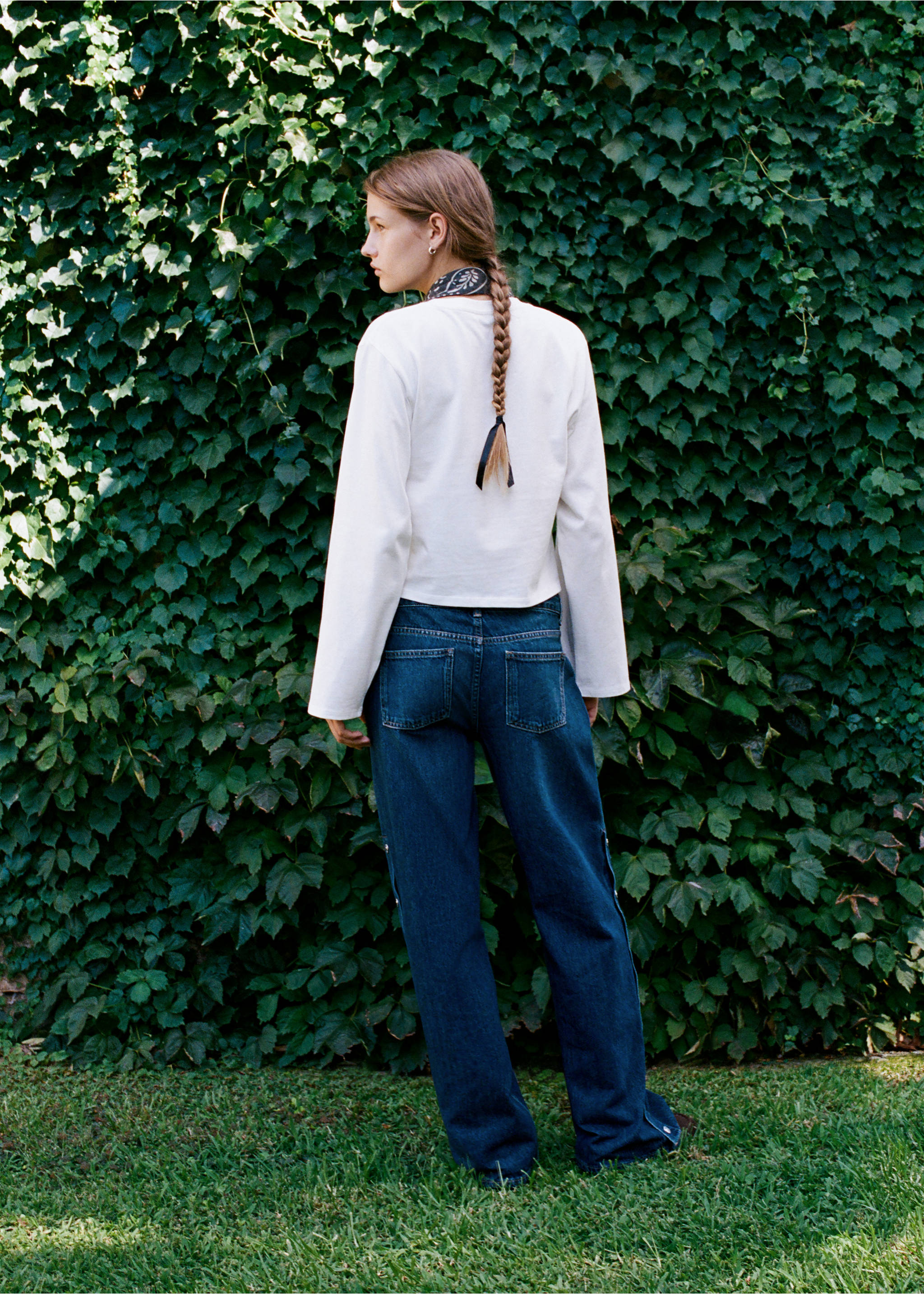 Wide-leg jeans with side buttons - Reverse of the article, Dark Blue. Ref: 37017134-00.