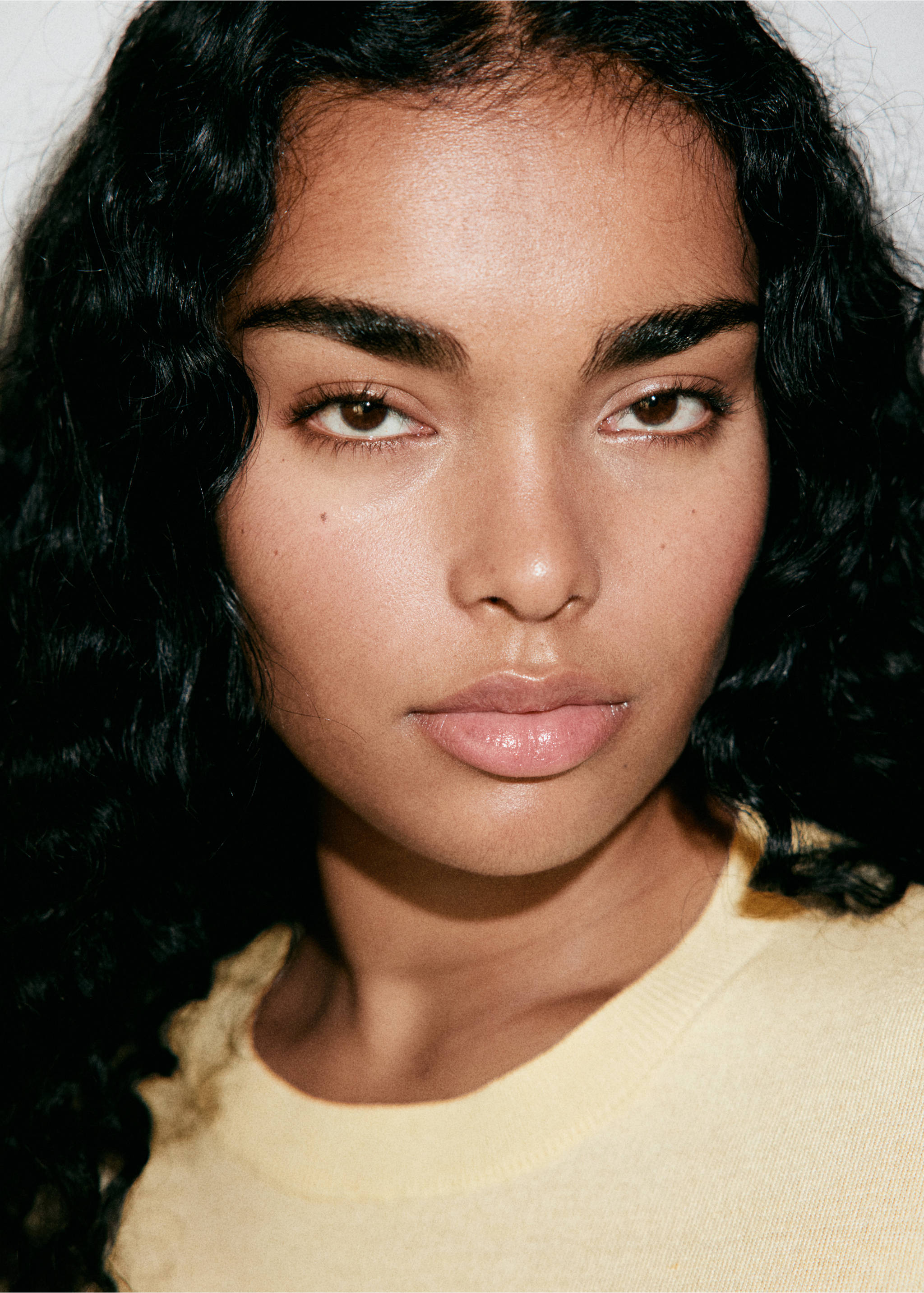 Round-neck knitted sweater - Details of the article 6, Pastel Yellow. Ref: 37017777-00.