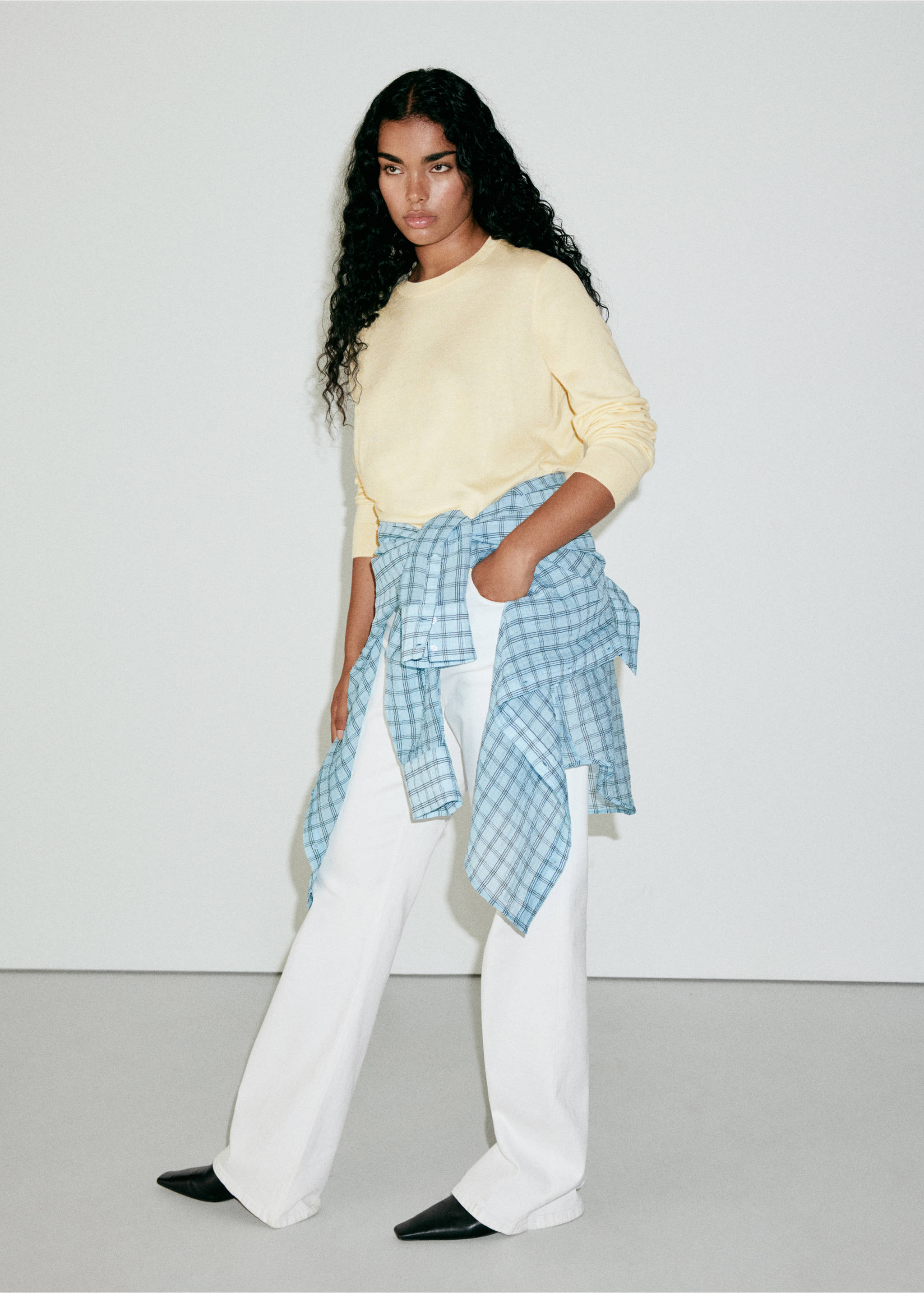 Round-neck knitted sweater - Details of the article 5, Pastel Yellow. Ref: 37017777-00.