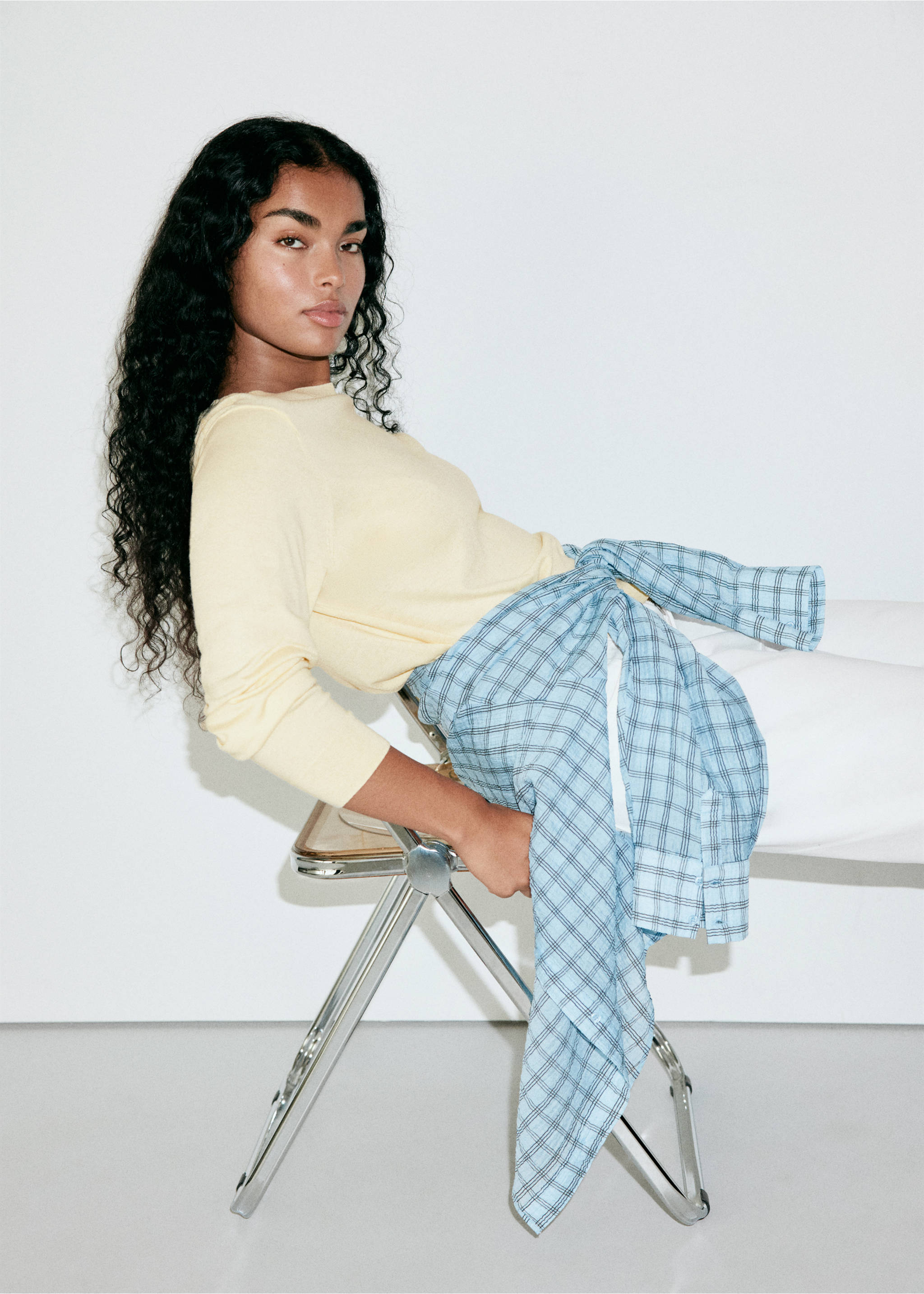 Round-neck knitted sweater - Details of the article 4, Pastel Yellow. Ref: 37017777-00.