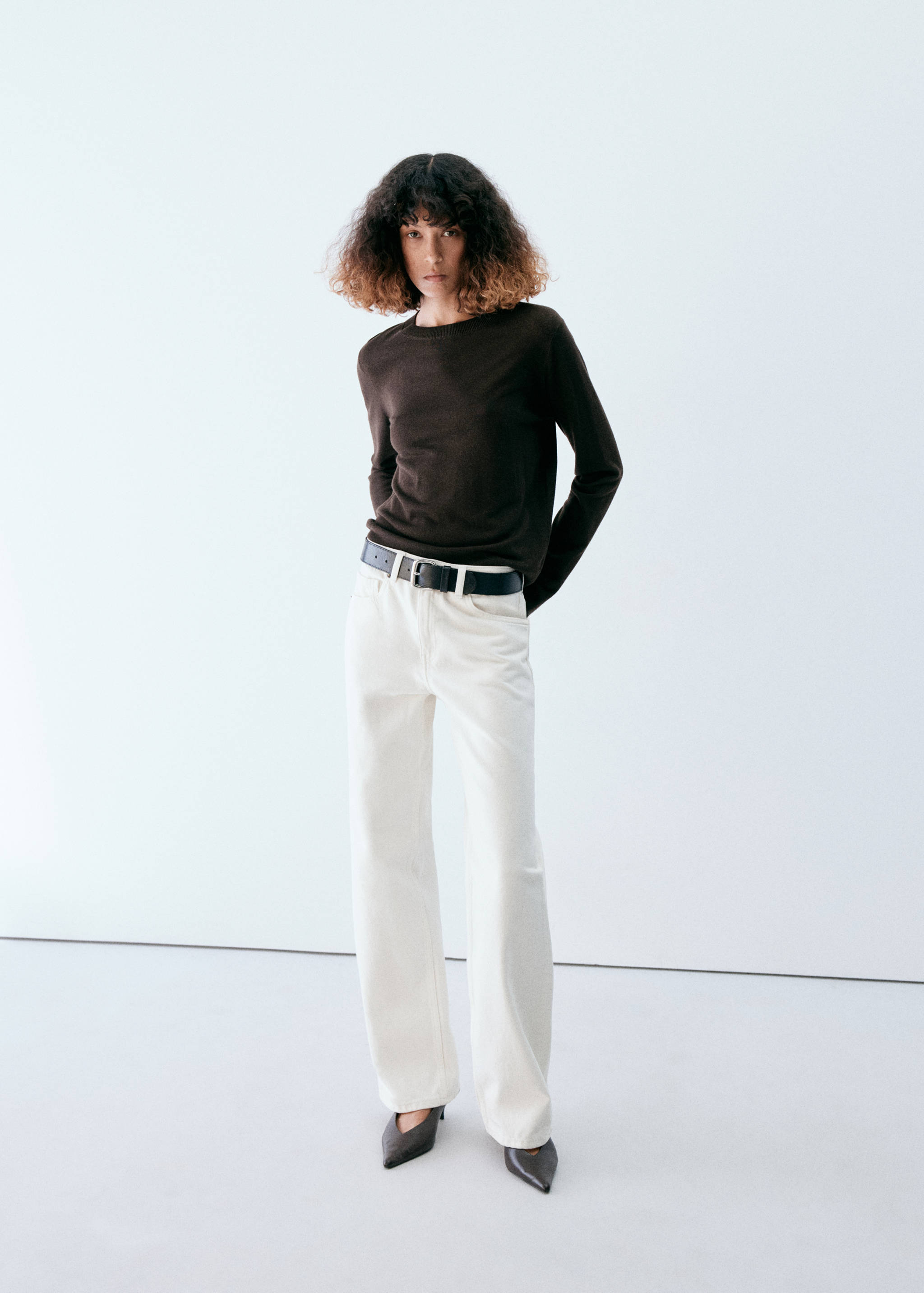 Round-neck knitted sweater - General plane