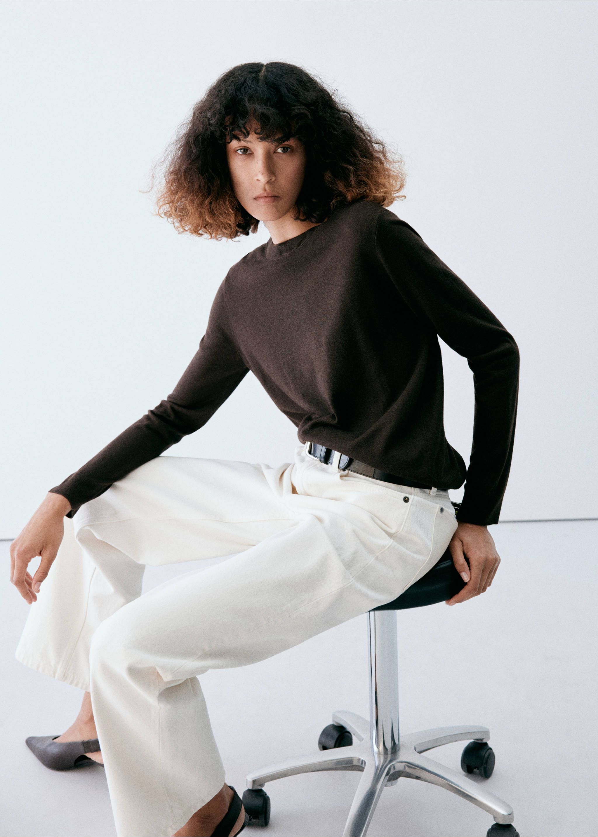 Round-neck knitted sweater - Medium plane, Brown. Ref: 37017777-00.