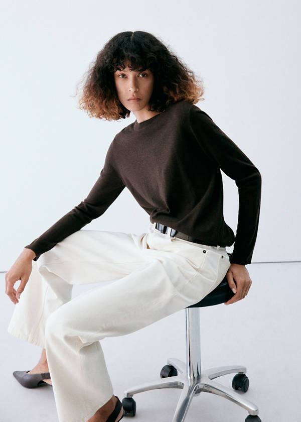 Round-neck knitted sweater — Brown