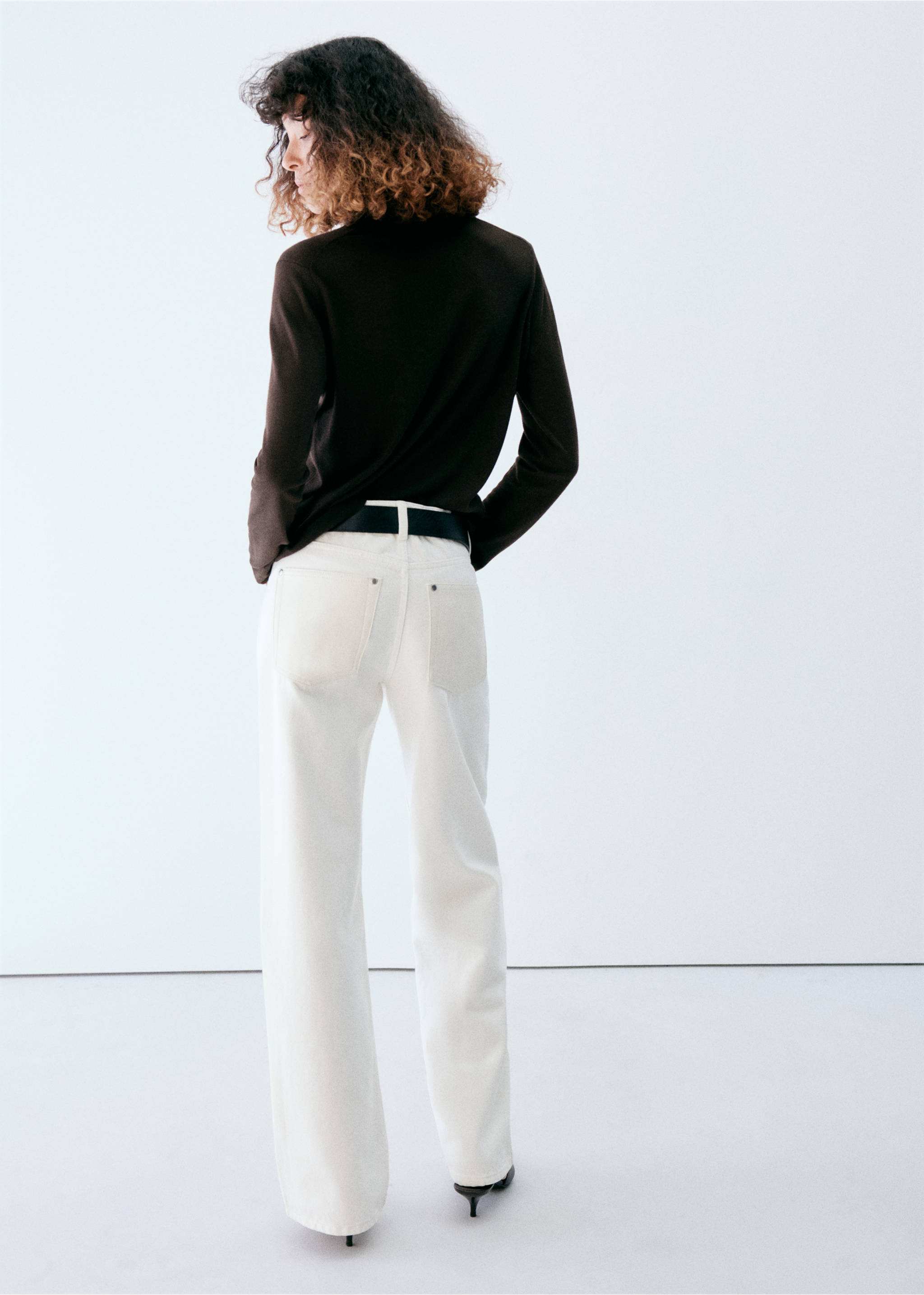 Round-neck knitted sweater - Reverse of the article, Brown. Ref: 37017777-00.