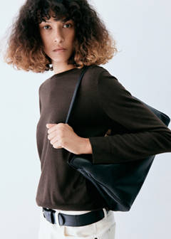Round-neck knitted sweater — Brown 4