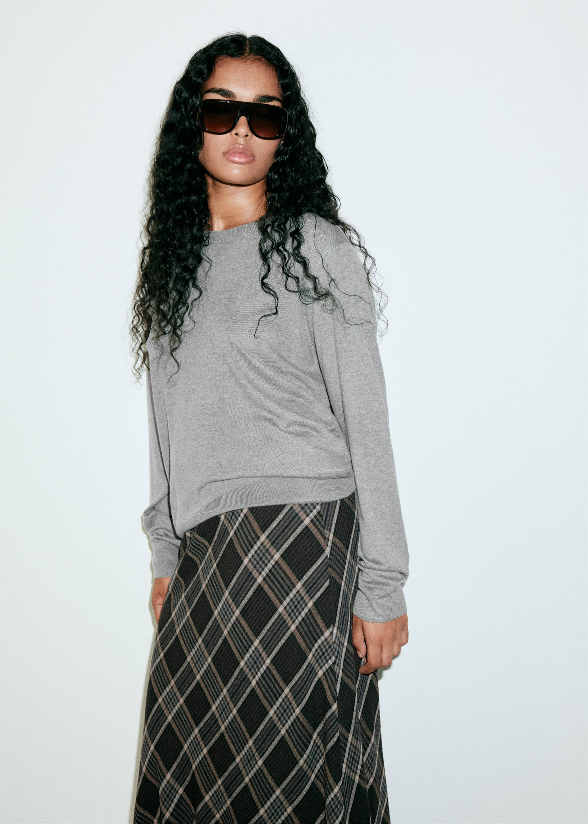 Round-neck knitted sweater - Details of the article 6, Grey. Ref: 37017777-00.