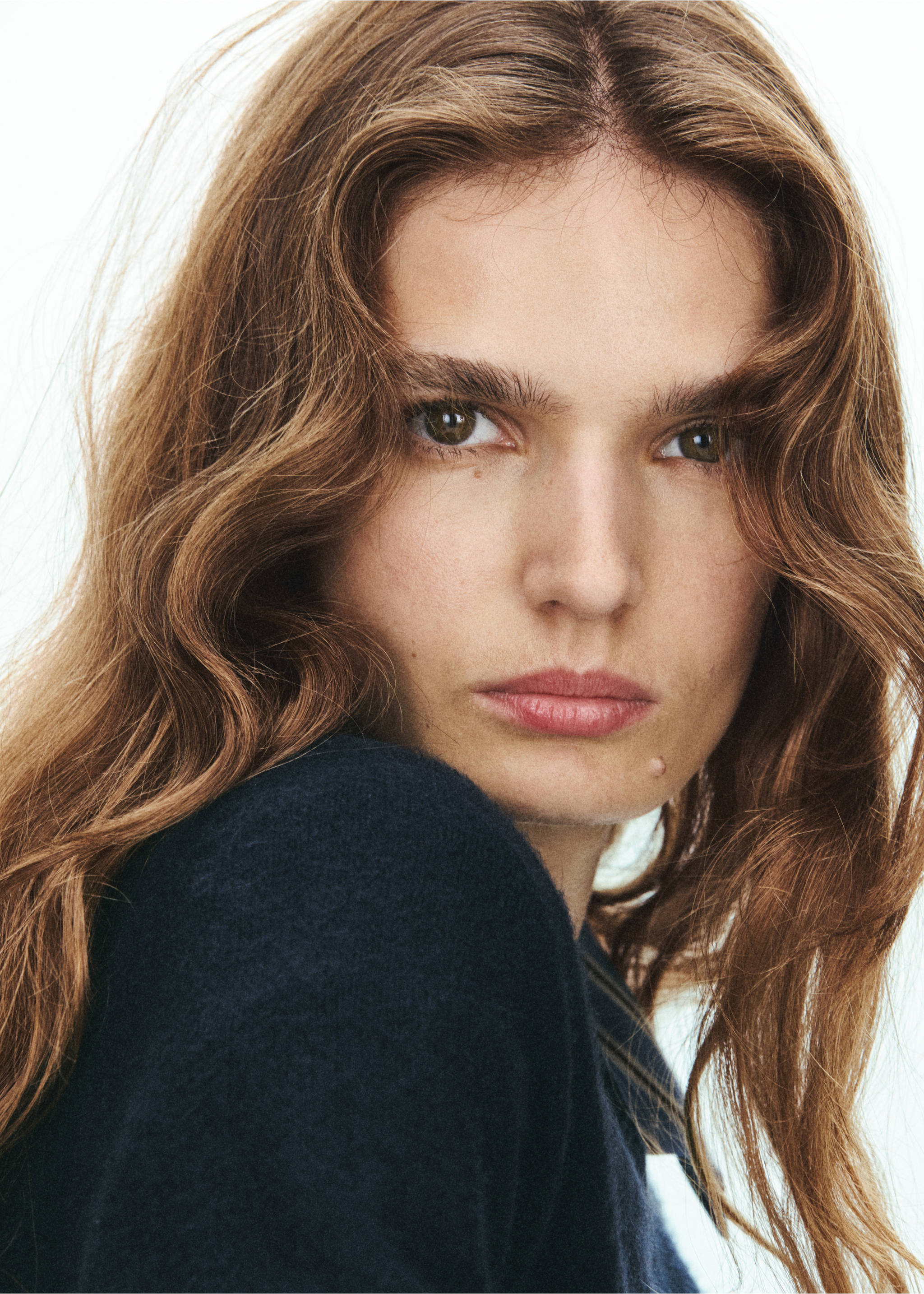 Diamond pattern V-neck jumper - Details of the article 1, Navy. Ref: 37017780-00.