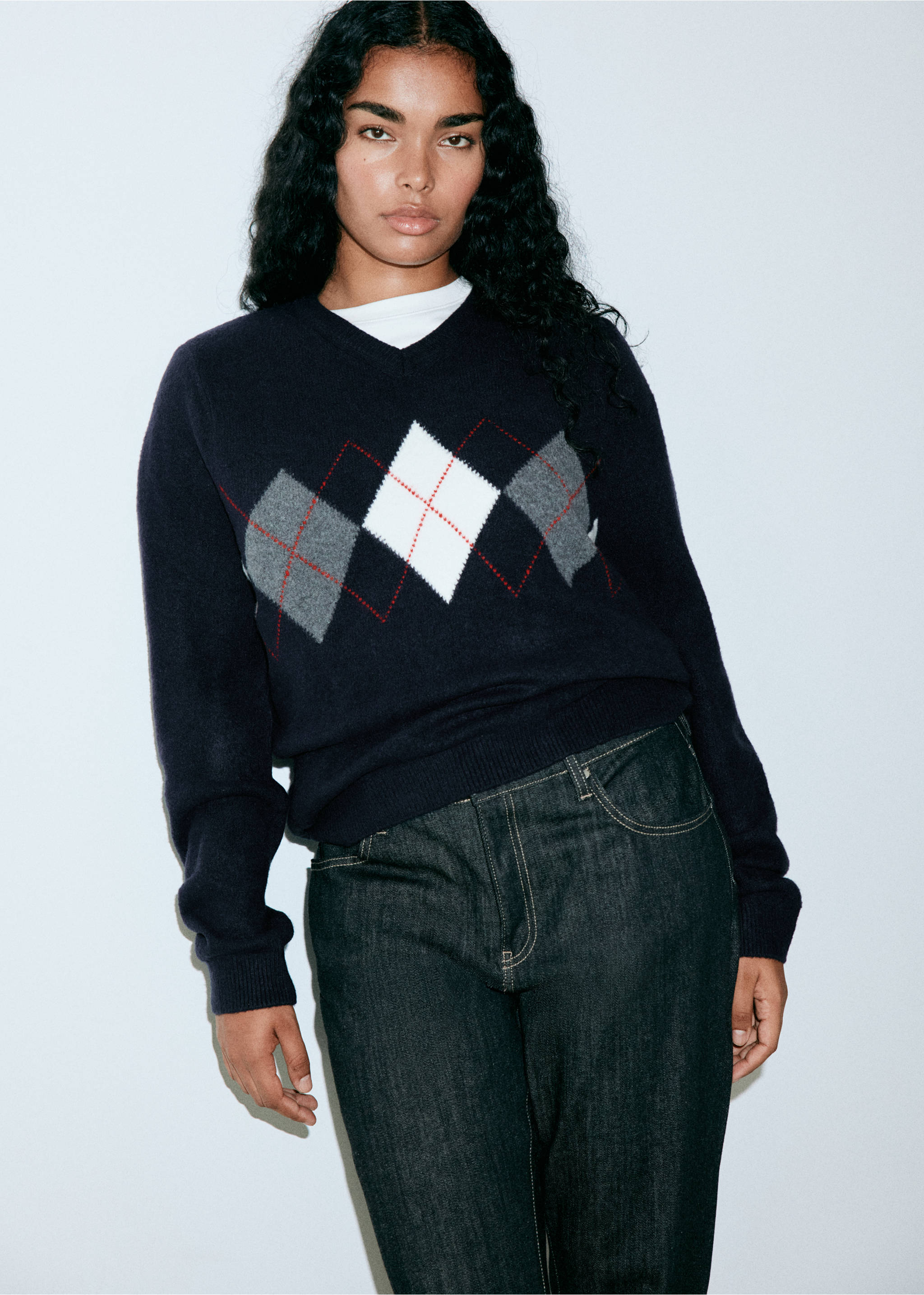 Diamond pattern V-neck jumper - Details of the article 6, Navy. Ref: 37017780-00.