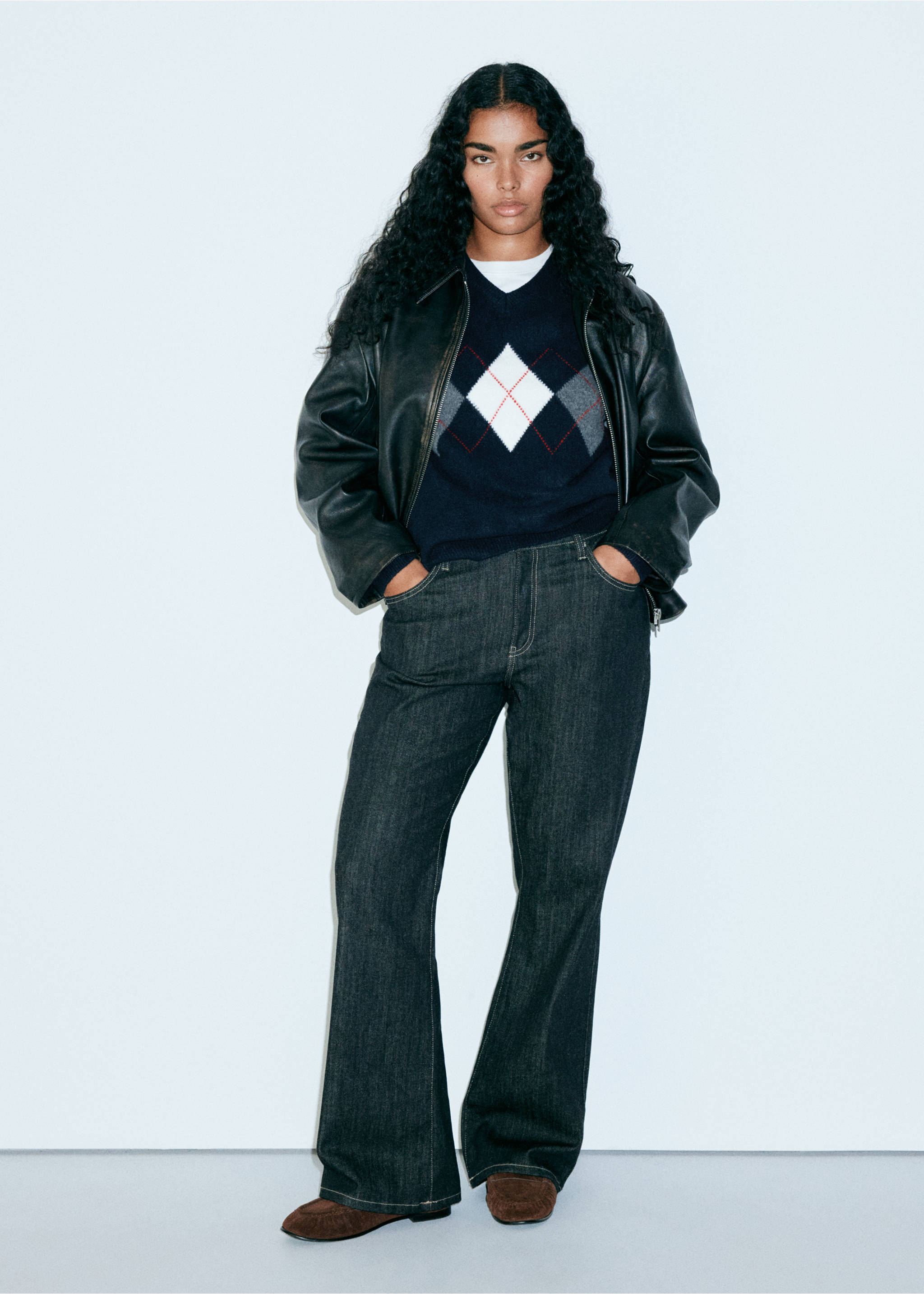 Diamond pattern V-neck jumper - Details of the article 5, Navy. Ref: 37017780-00.
