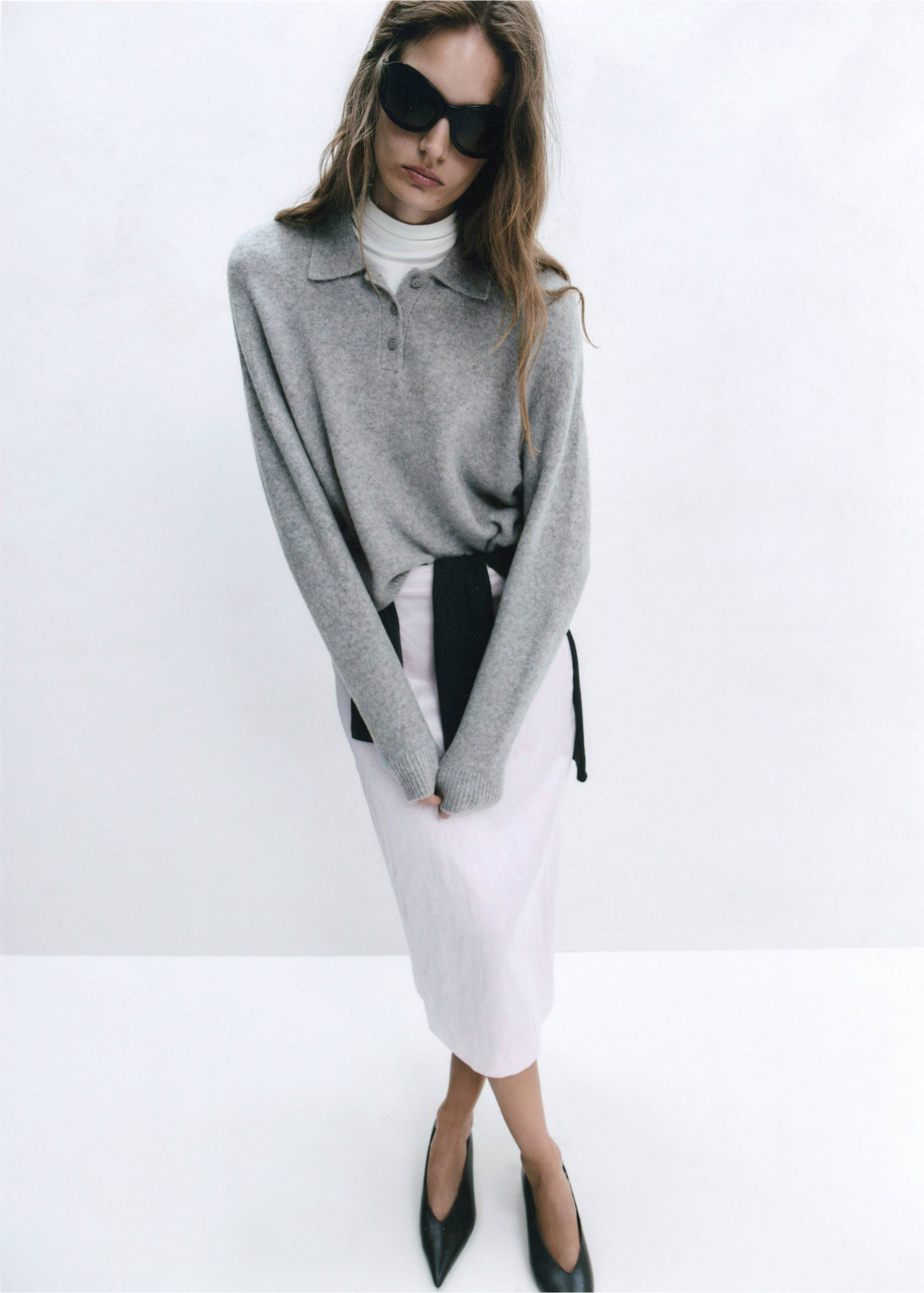Grey knit polo sweater with a buttoned placket., Grey. Ref: 37017782-00.