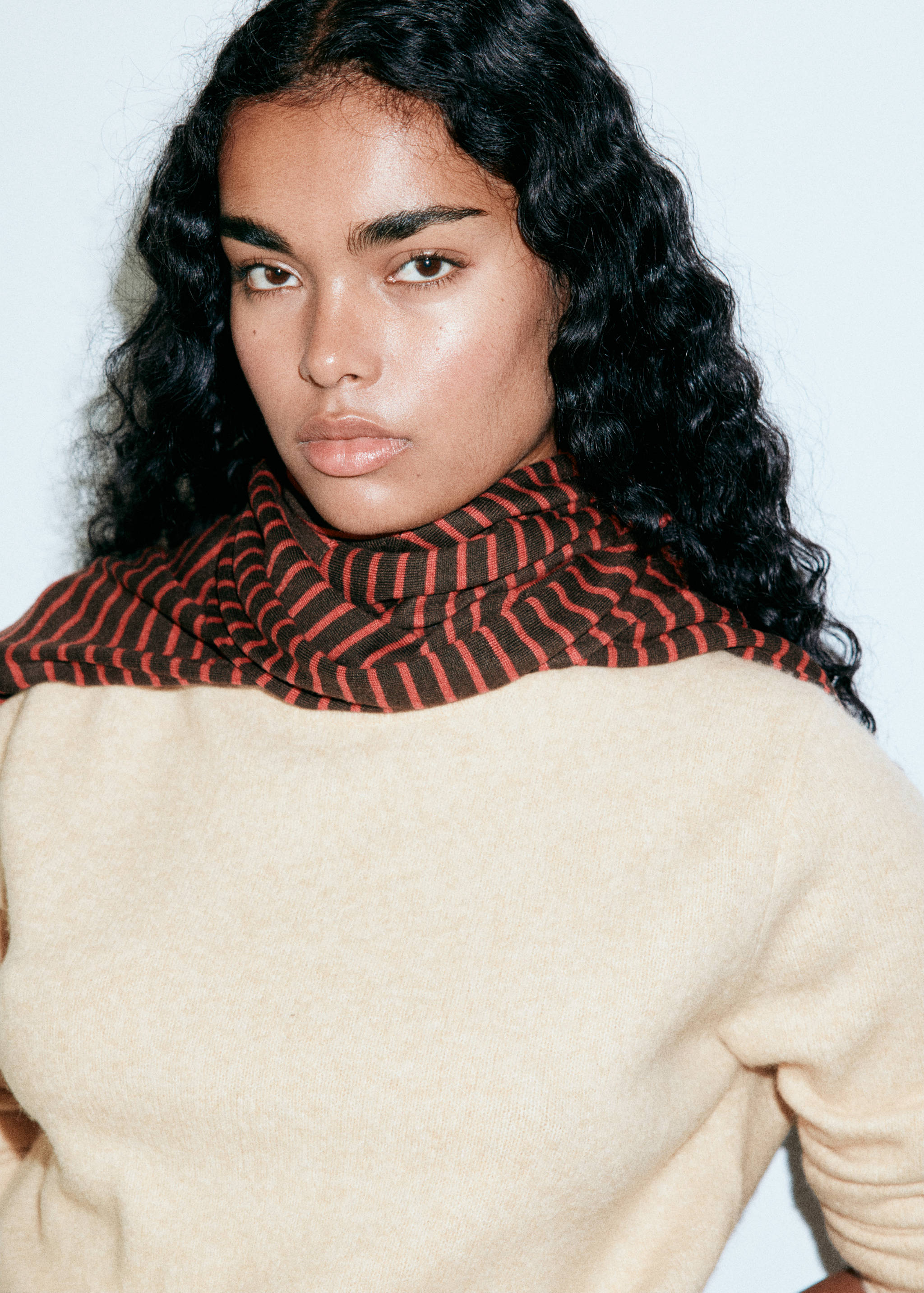 Round-neck knitted sweater - Details of the article 4