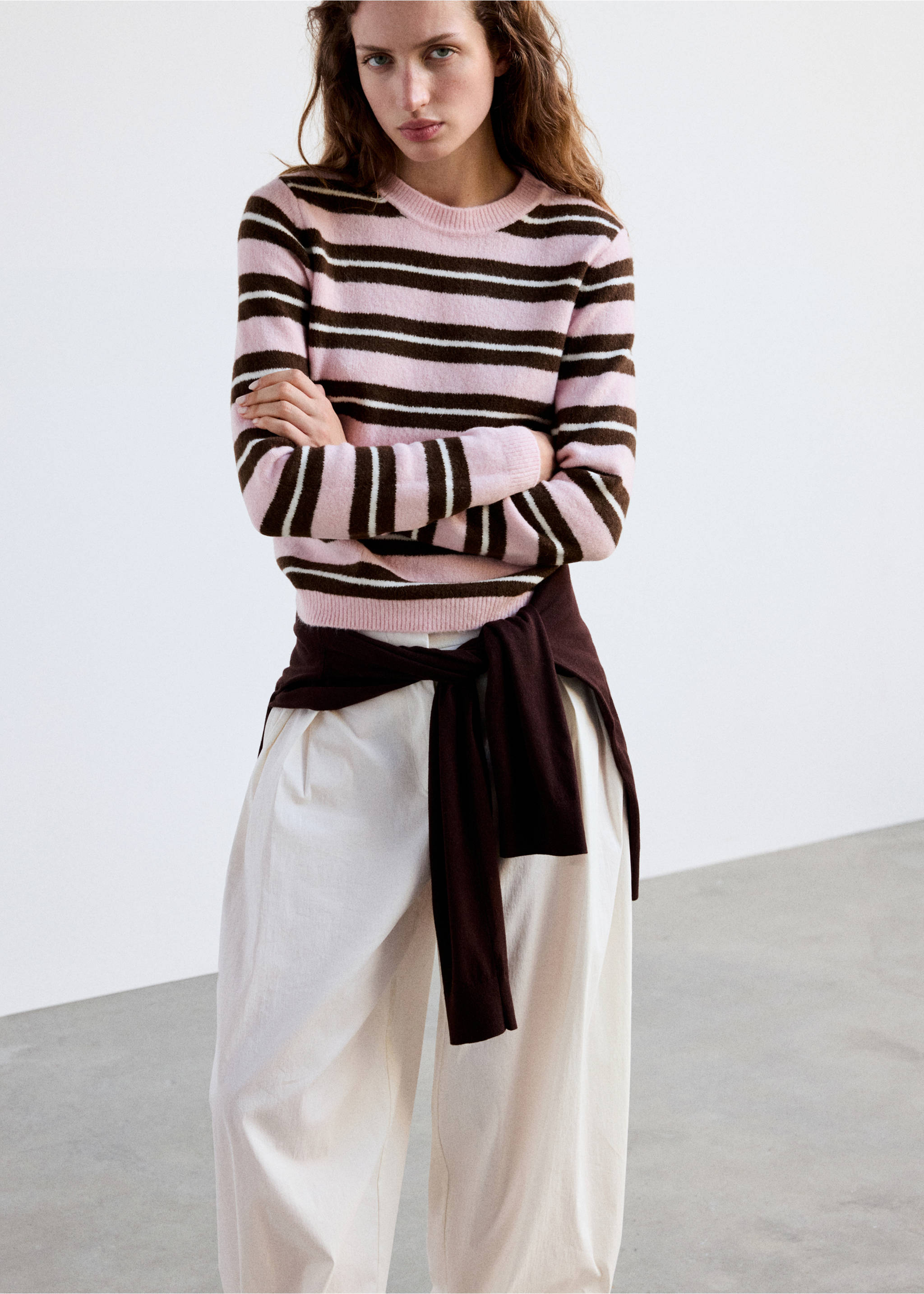 Round-neck knitted sweater - Medium plane, Light Pink. Ref: 37017783-00.