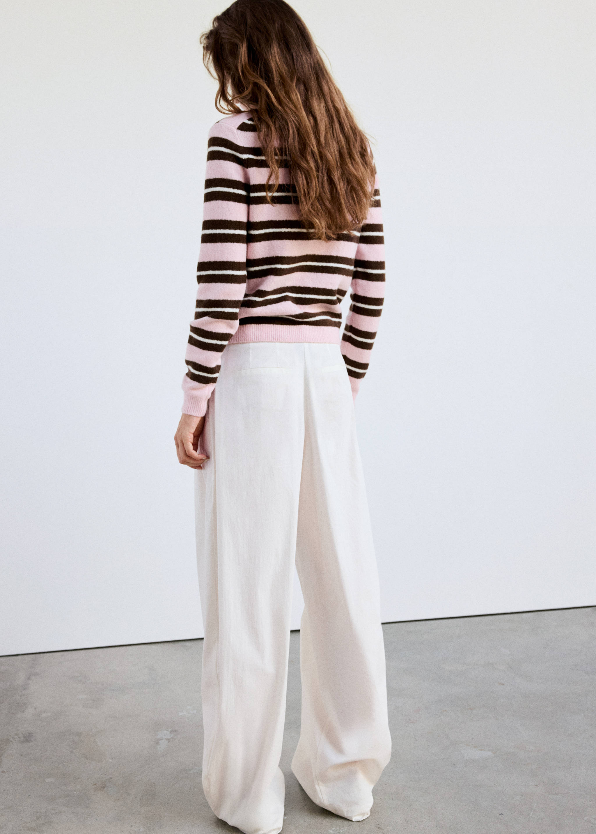 Round-neck knitted sweater - Reverse of the article