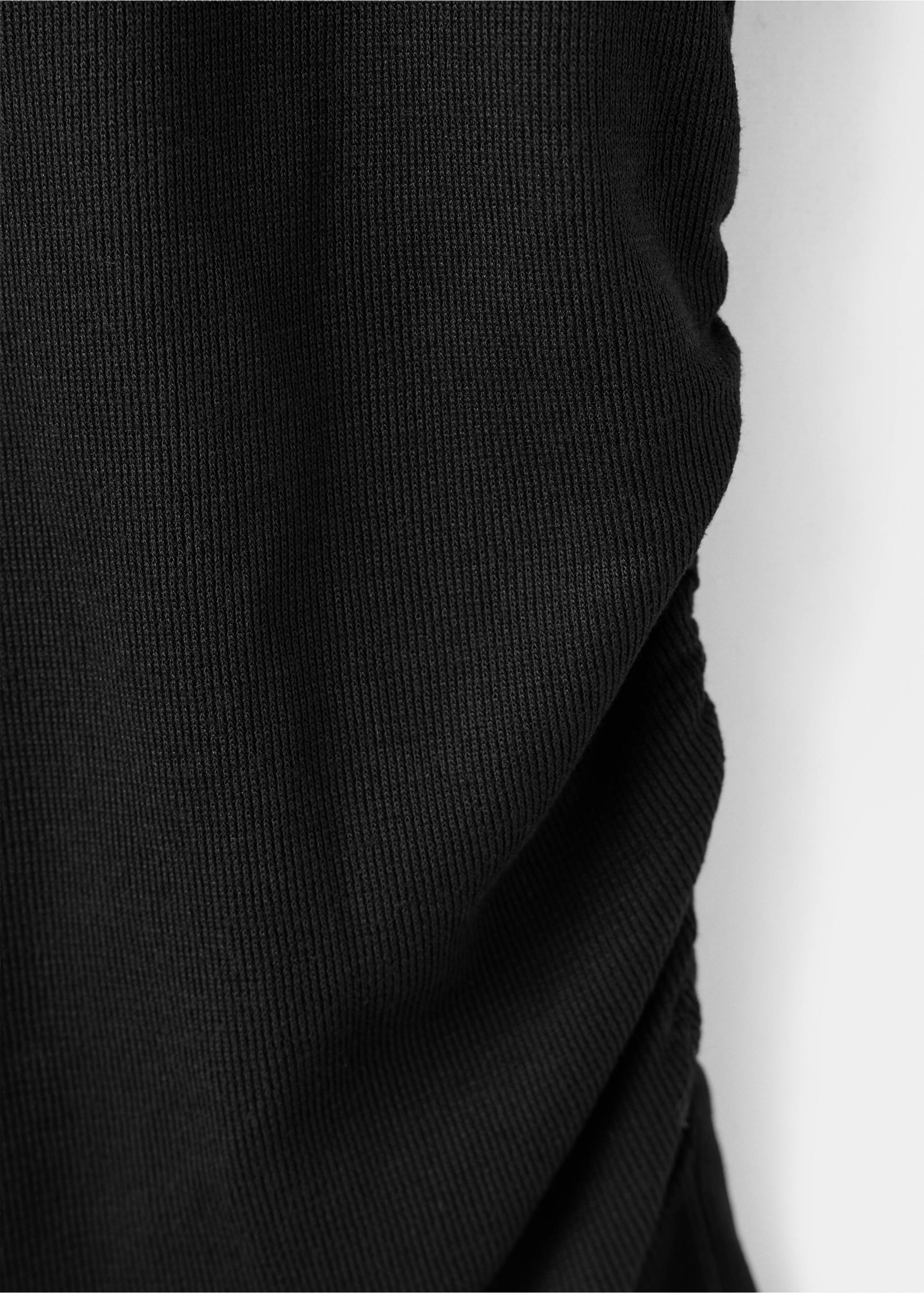 Detalle del tejido de canalé negro en el top., Negro. Ref: 37017784-00.