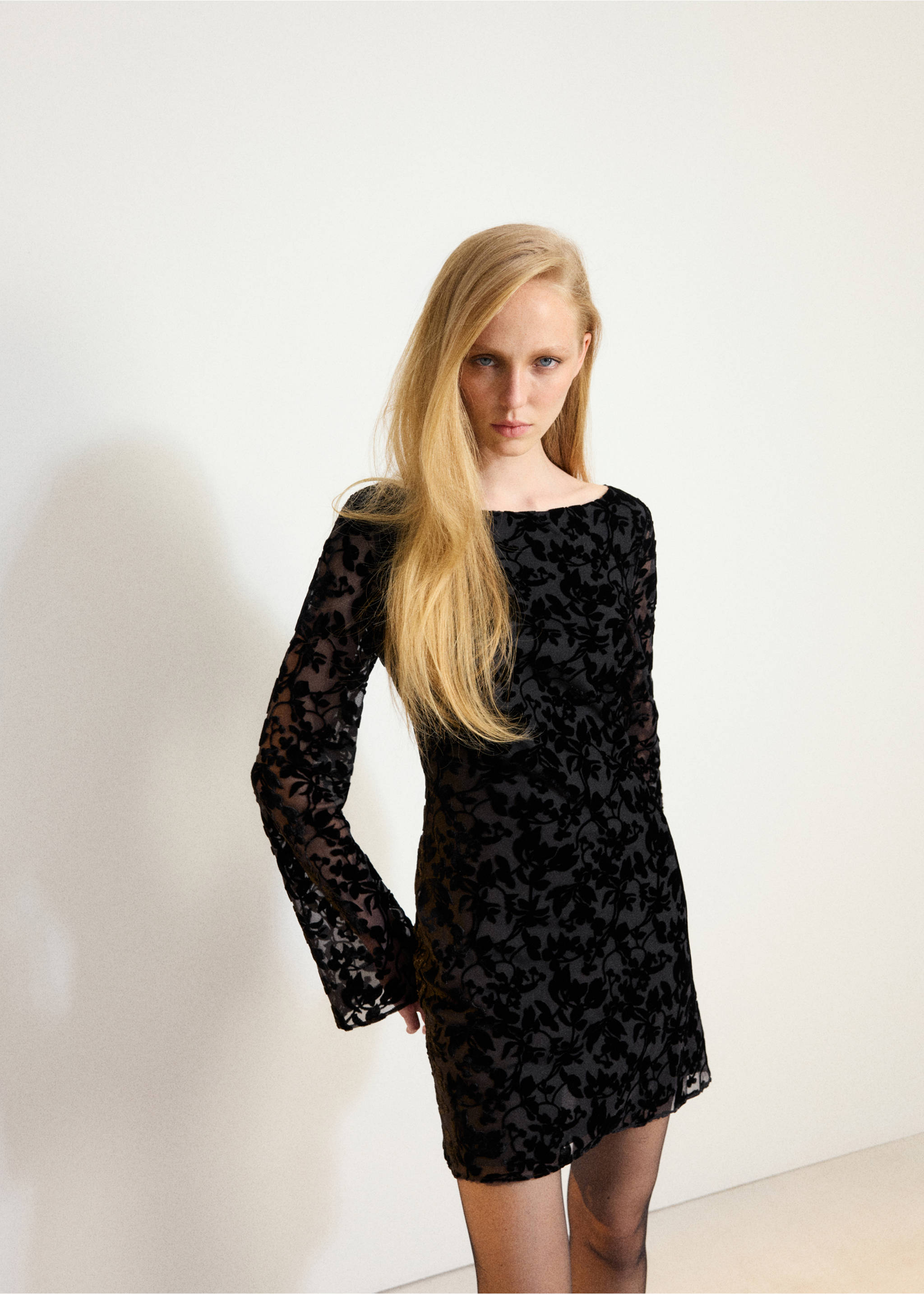 Devoré dress with boat neckline - Medium plane, Black. Ref: 37017786-00.
