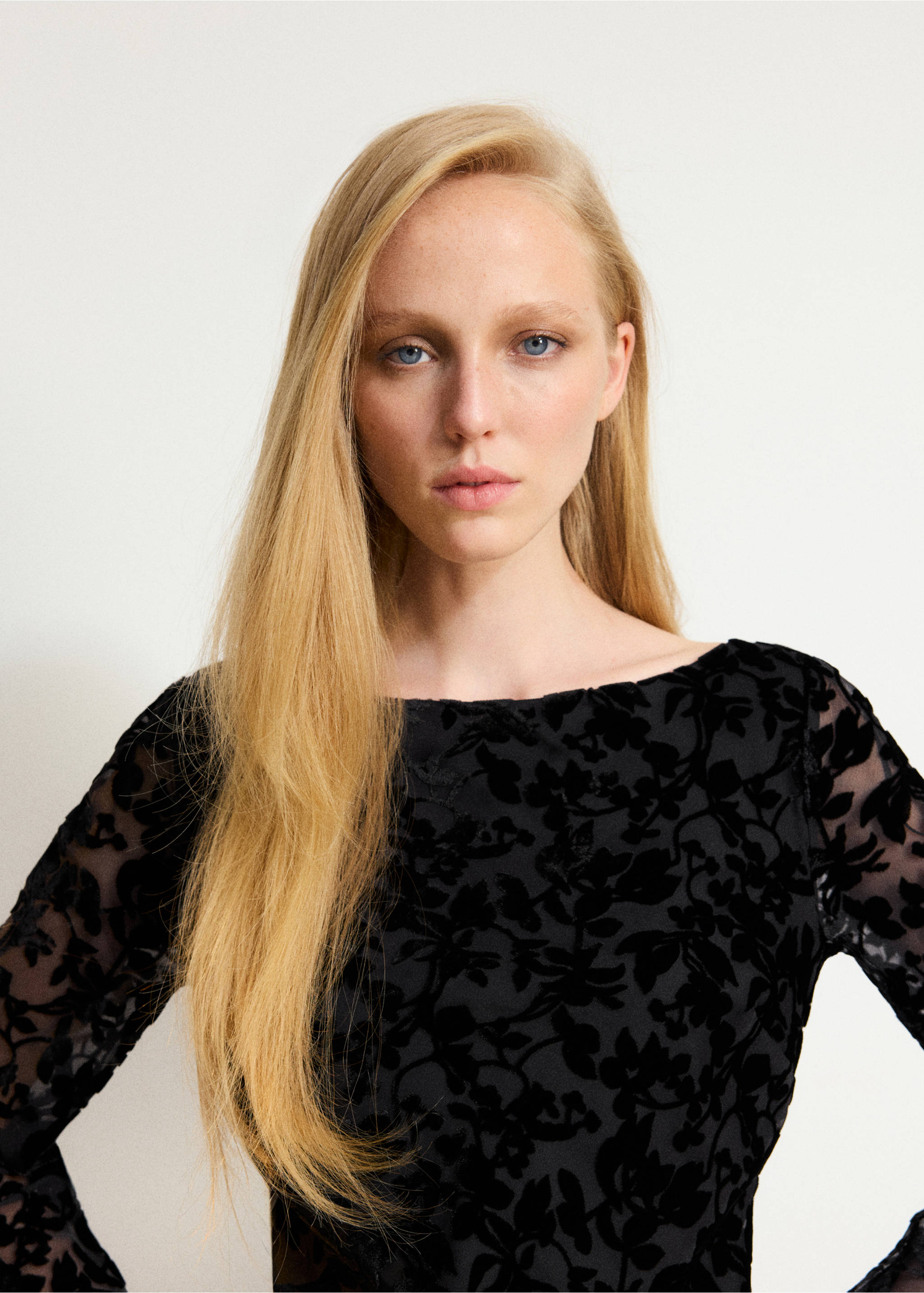 Devoré dress with boat neckline - Details of the article 1, Black. Ref: 37017786-00.