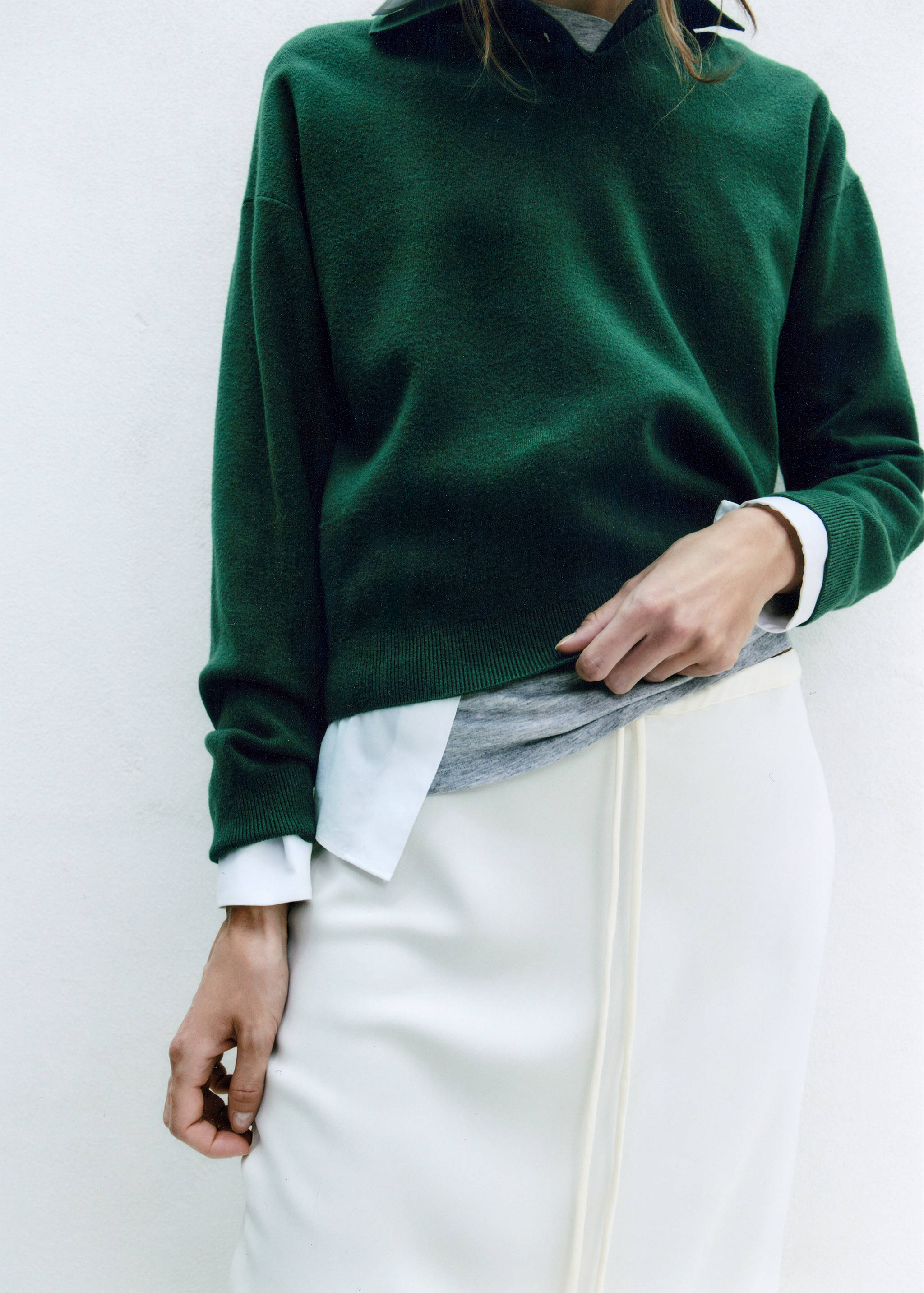 Dark green knitted relaxed-fit jersey with long sleeves.