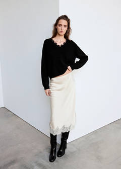 V-neck lace jumper — Black 2