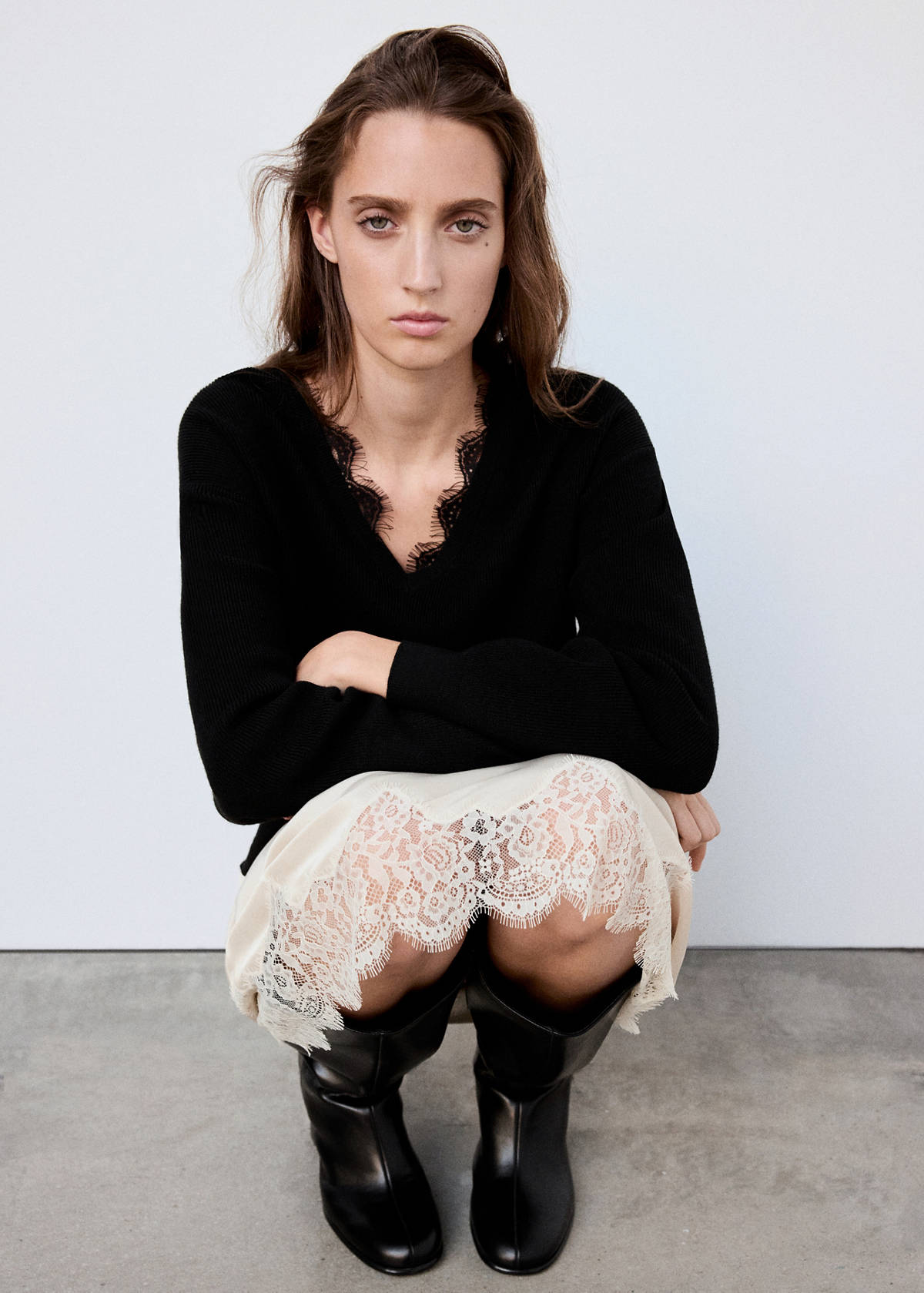 V-neck lace jumper — Black