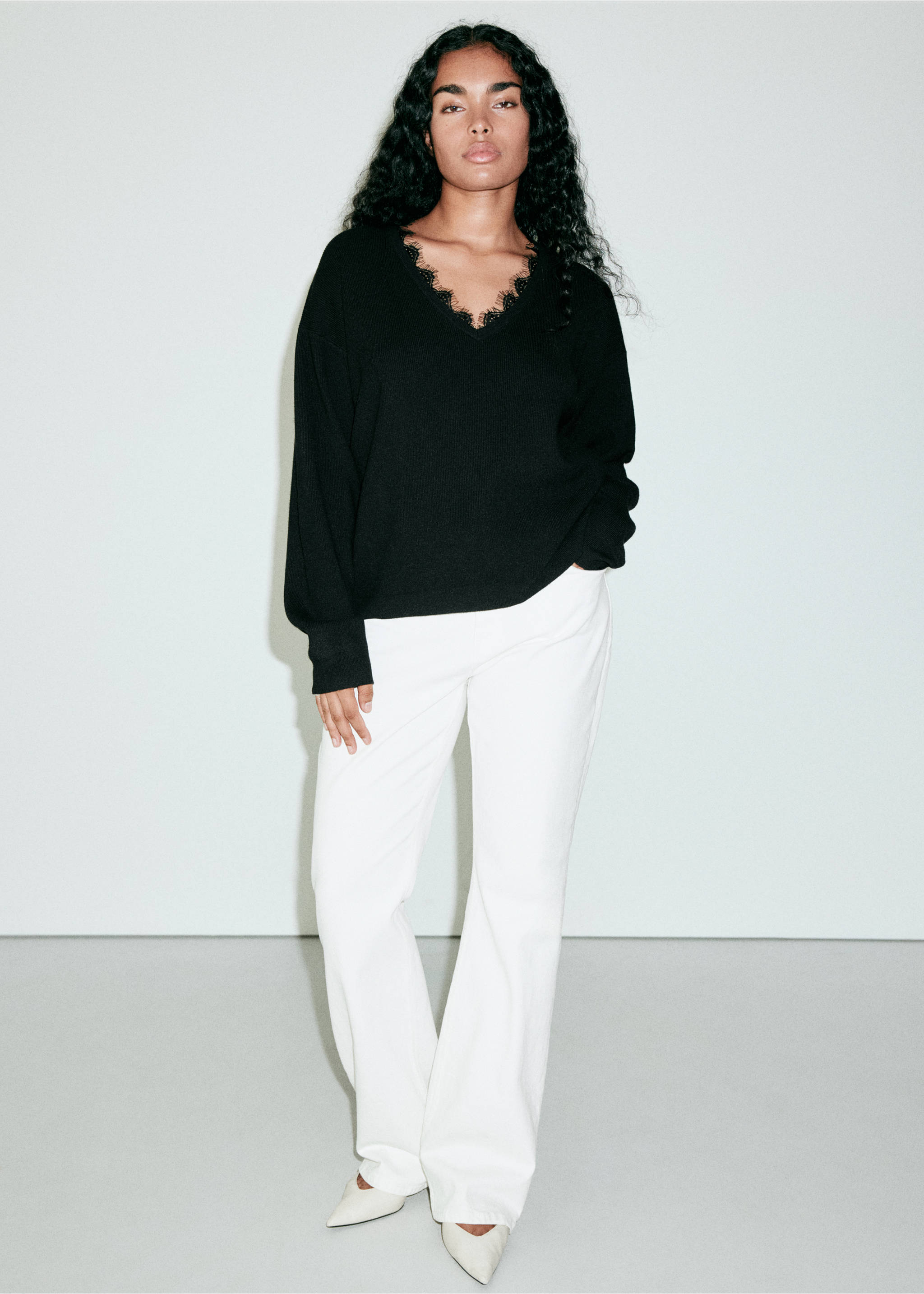Black knit jersey with lace-trimmed V-neck and white trousers., Black. Ref: 37017790-00.
