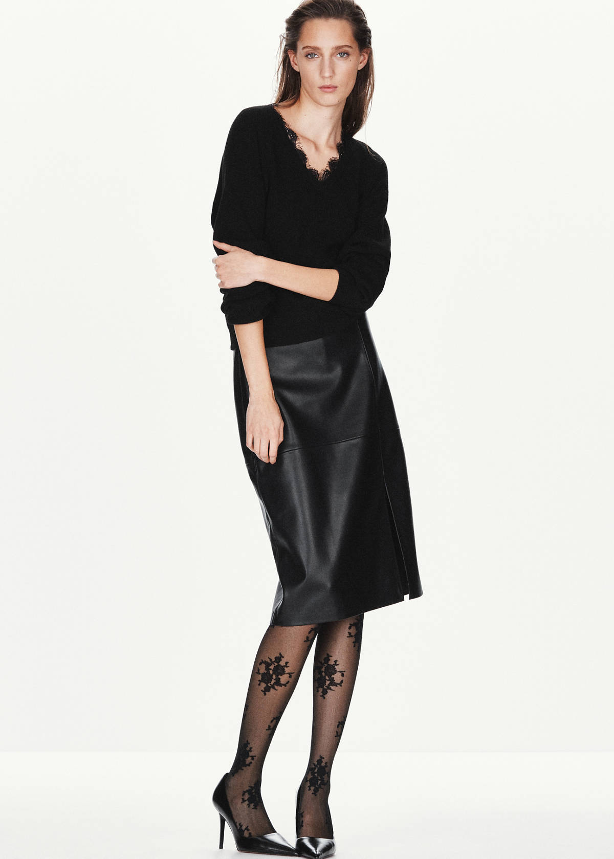 V-neck lace jumper — Black