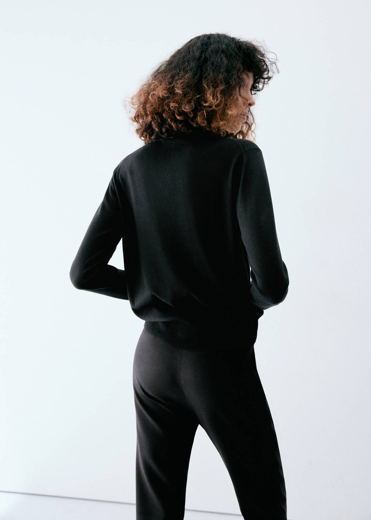 Turtleneck knitted sweater — Black