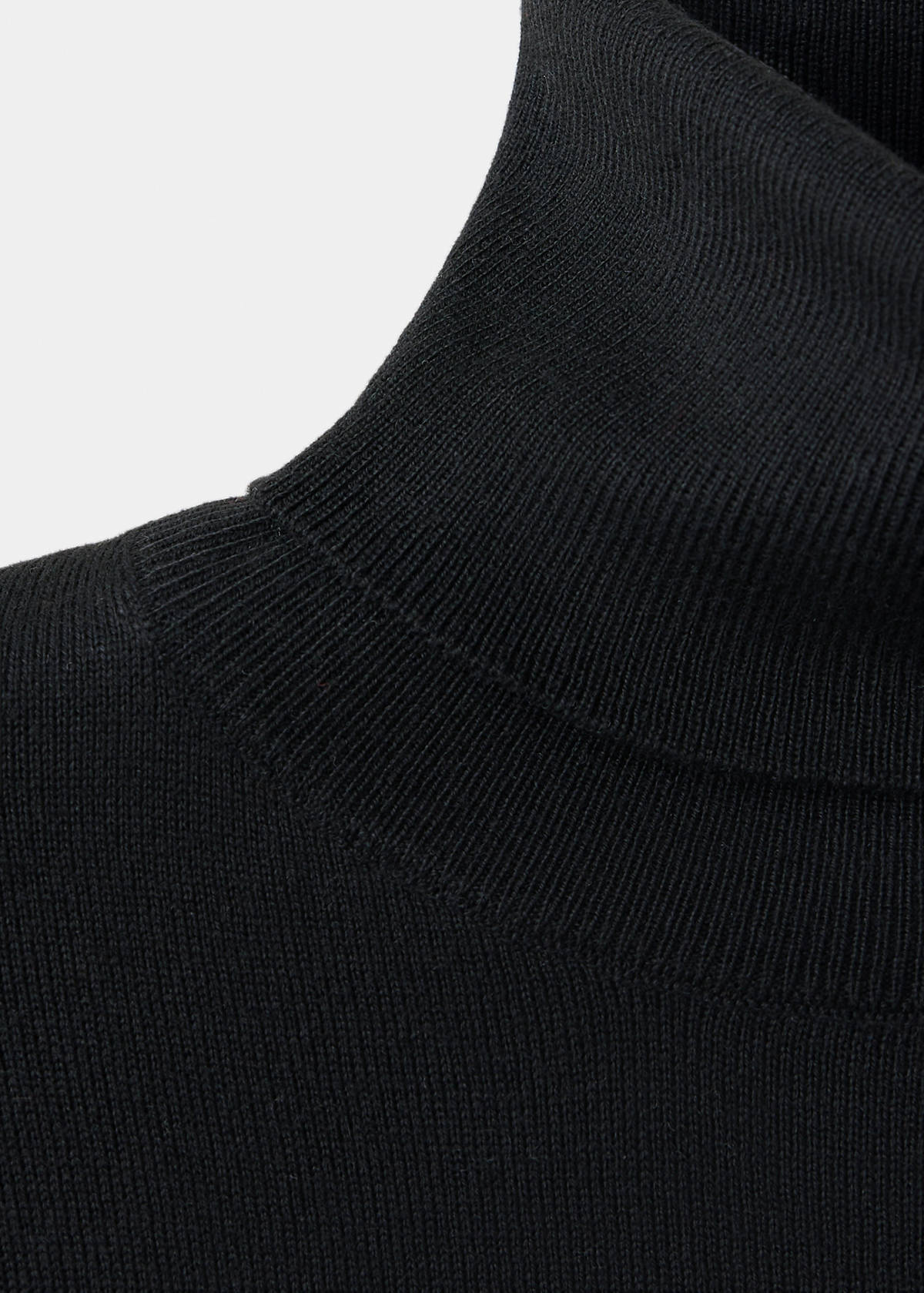 Turtleneck knitted sweater — Black