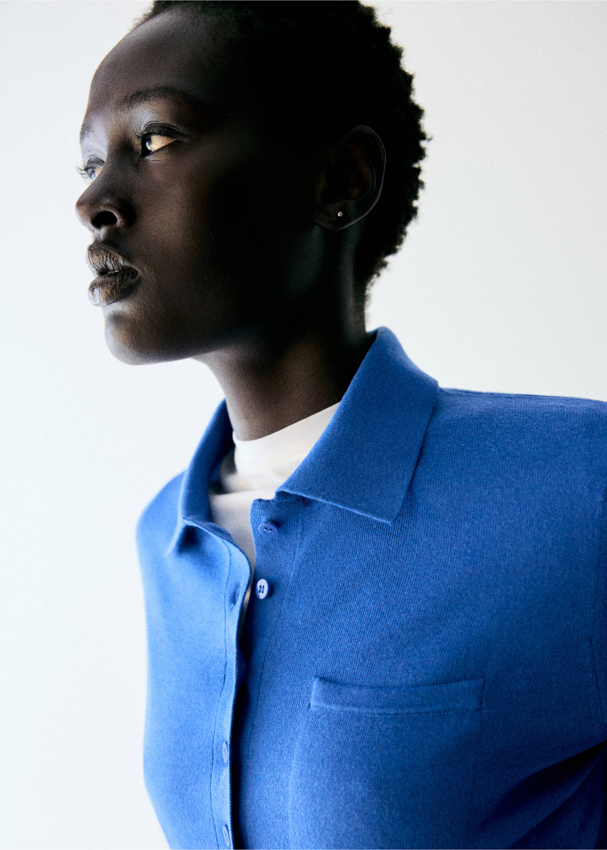 Blue knitted polo jersey with a button placket and chest pocket., Vibrant blue. Ref: 37017794-00.