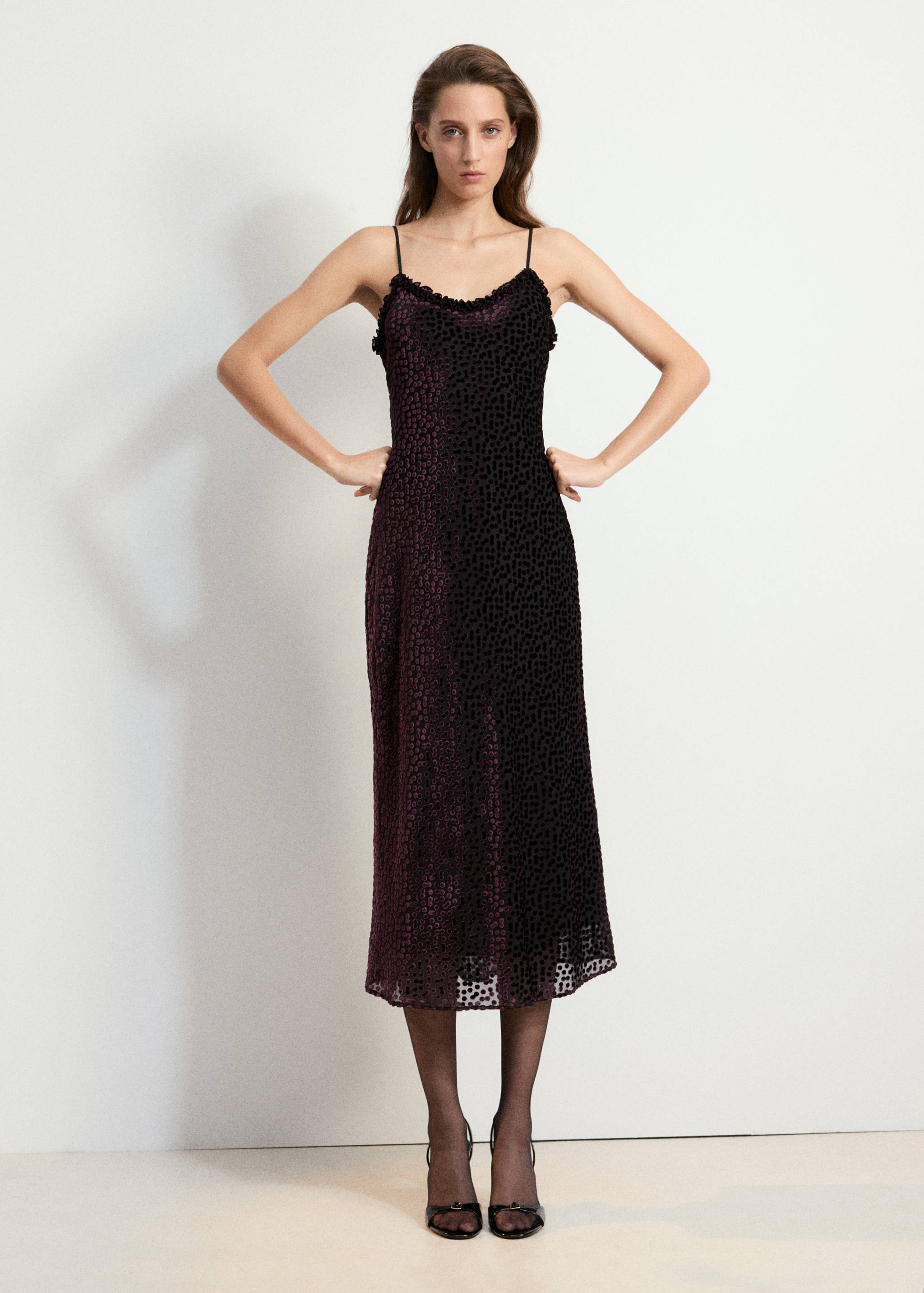 Robe à pois en dévoré - Plan général