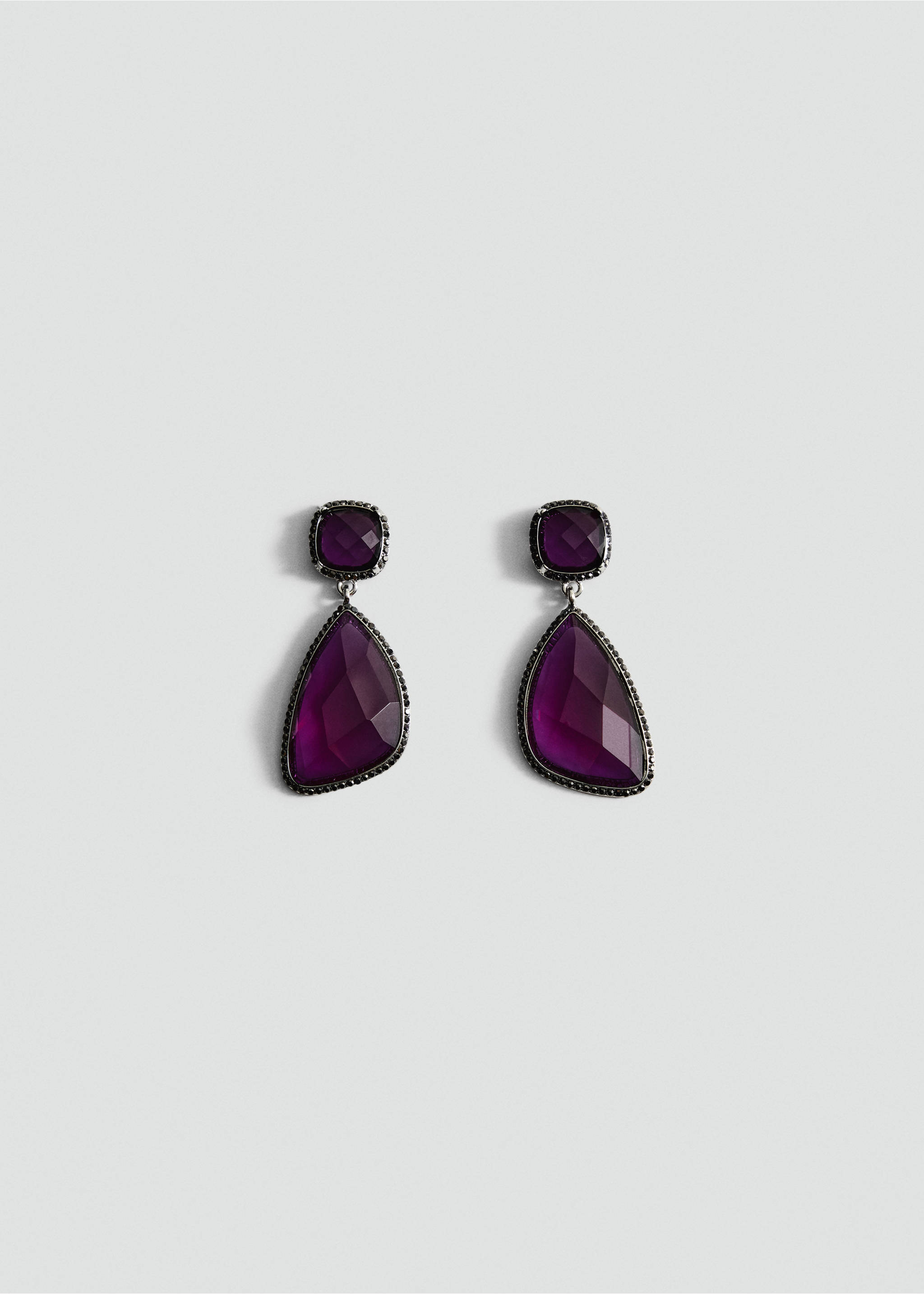 Purple faceted drop earrings with square and asymmetrical teardrop stones., Purple. Ref: 37017802-00.