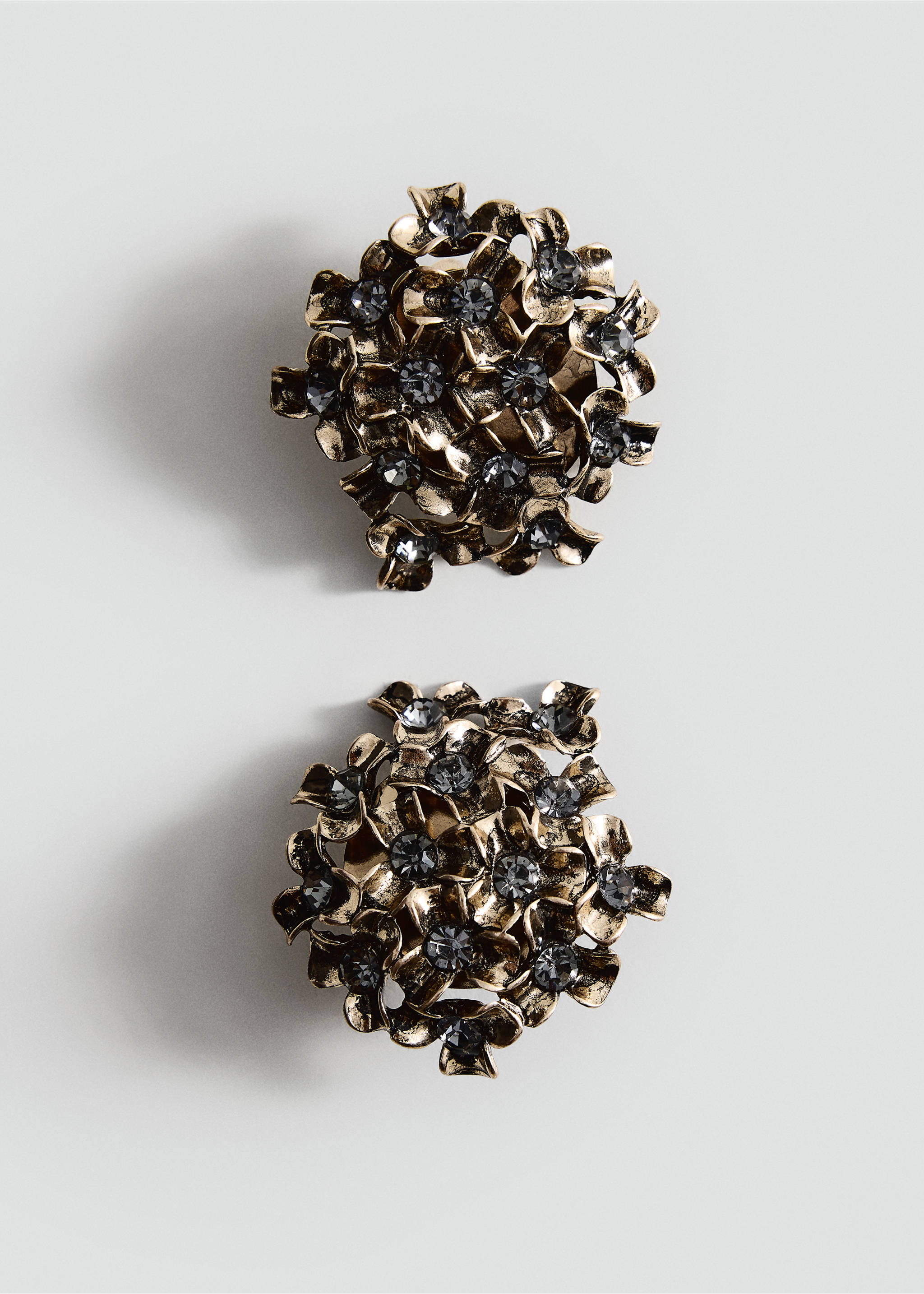 Antique gold-toned floral cluster earrings with dark rhinestones., Grey. Ref: 37017803-00.